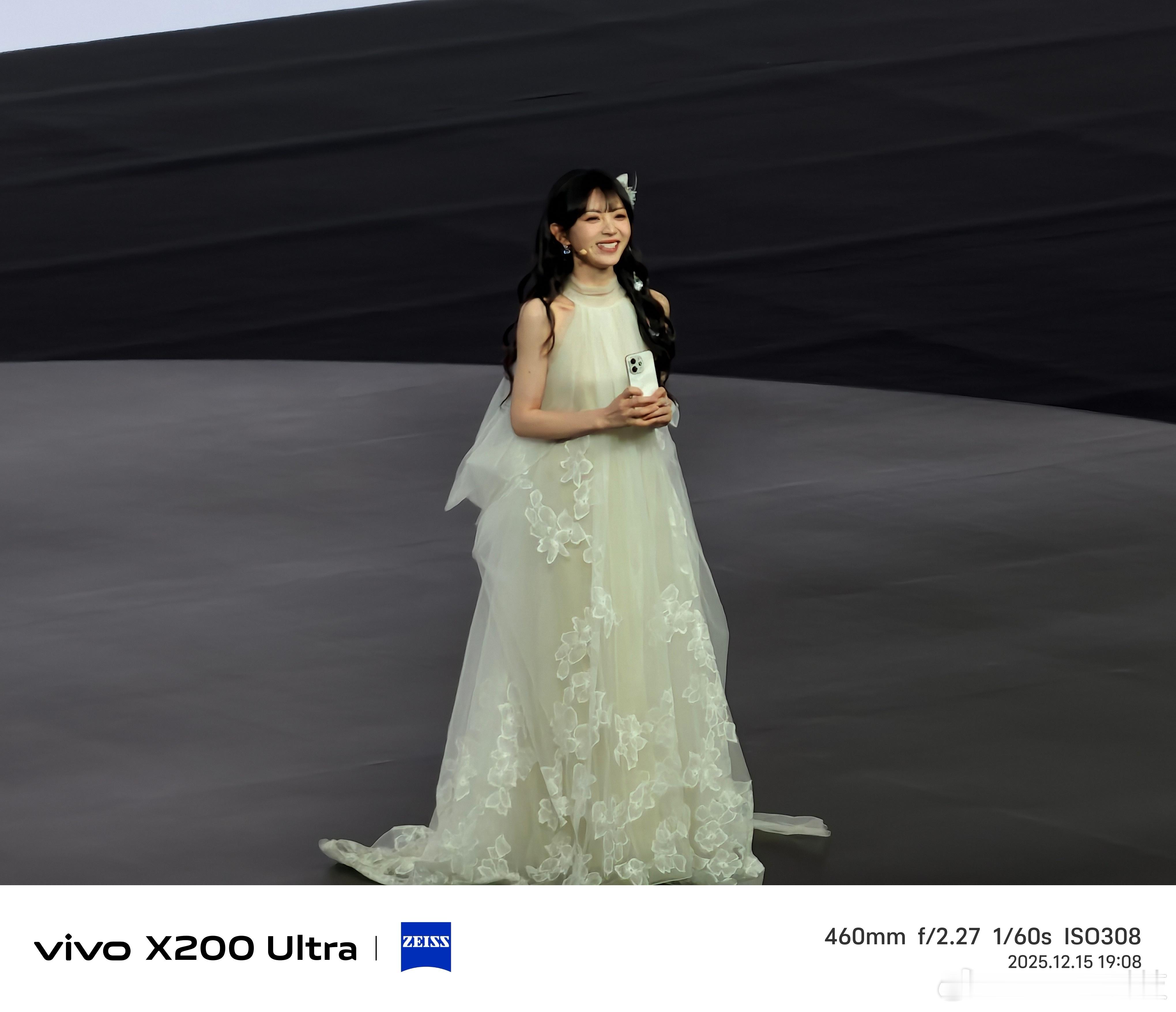 iPhone设置演唱会模式一般我现在拍摄演唱会，还是喜欢用vivo X200 U