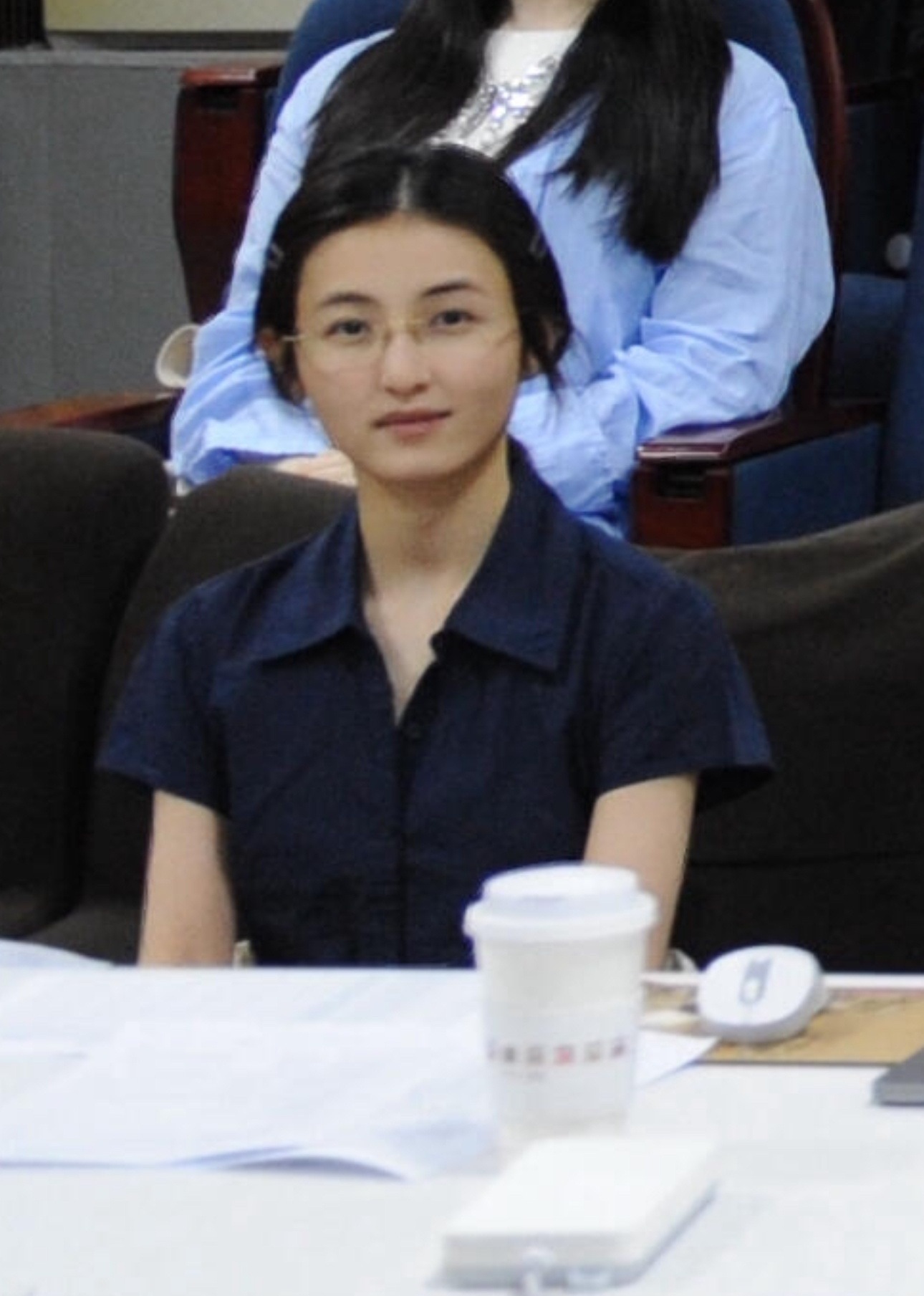 张子枫是严浩翔答辩老师 张子枫你出息了哈，都当上大学答辩老师了哈！没想到和严浩翔