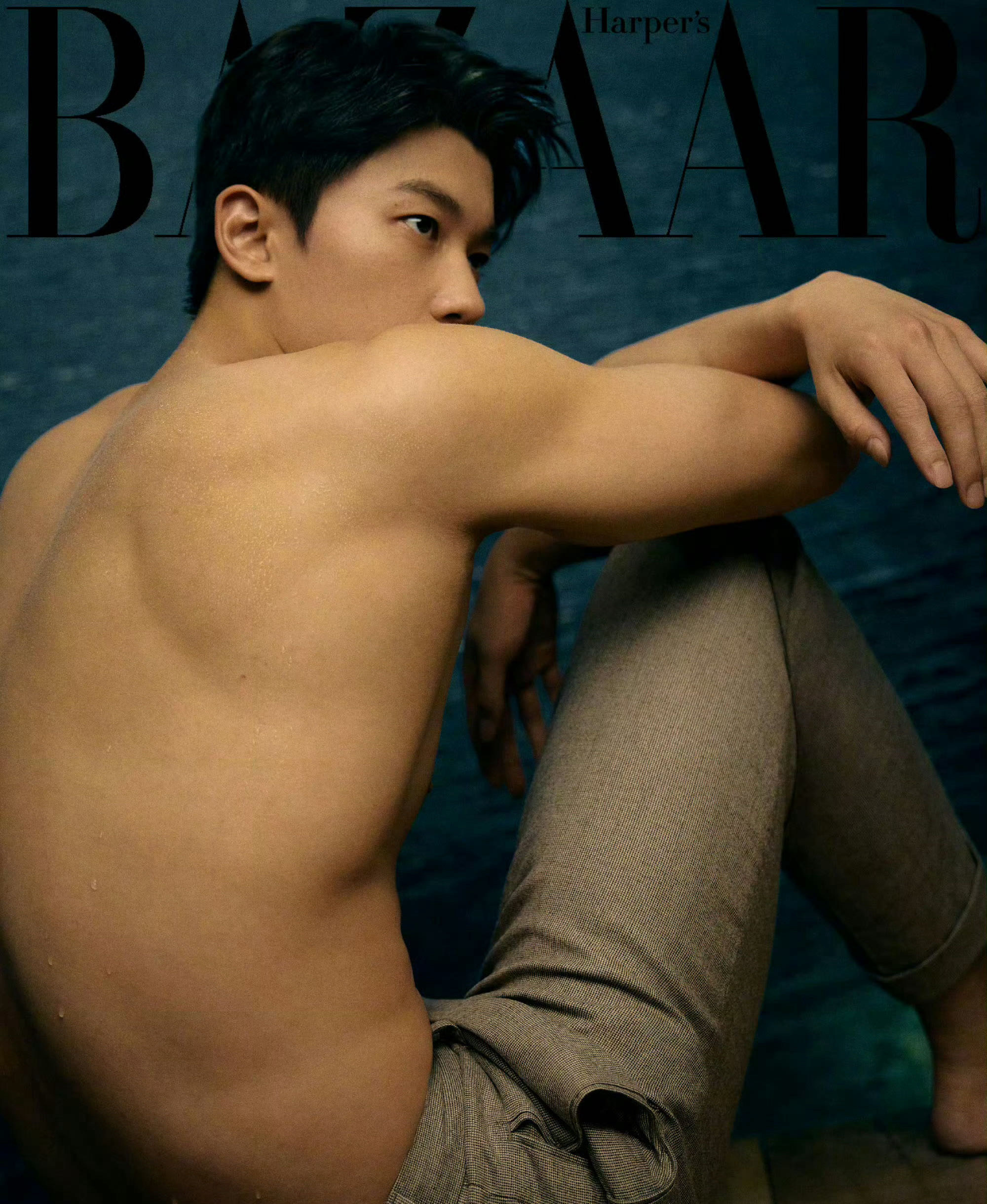 #汪顺背肌##汪顺时尚芭莎封面预告# 我靠，汪顺时尚芭莎封面预告来了，这个背肌我