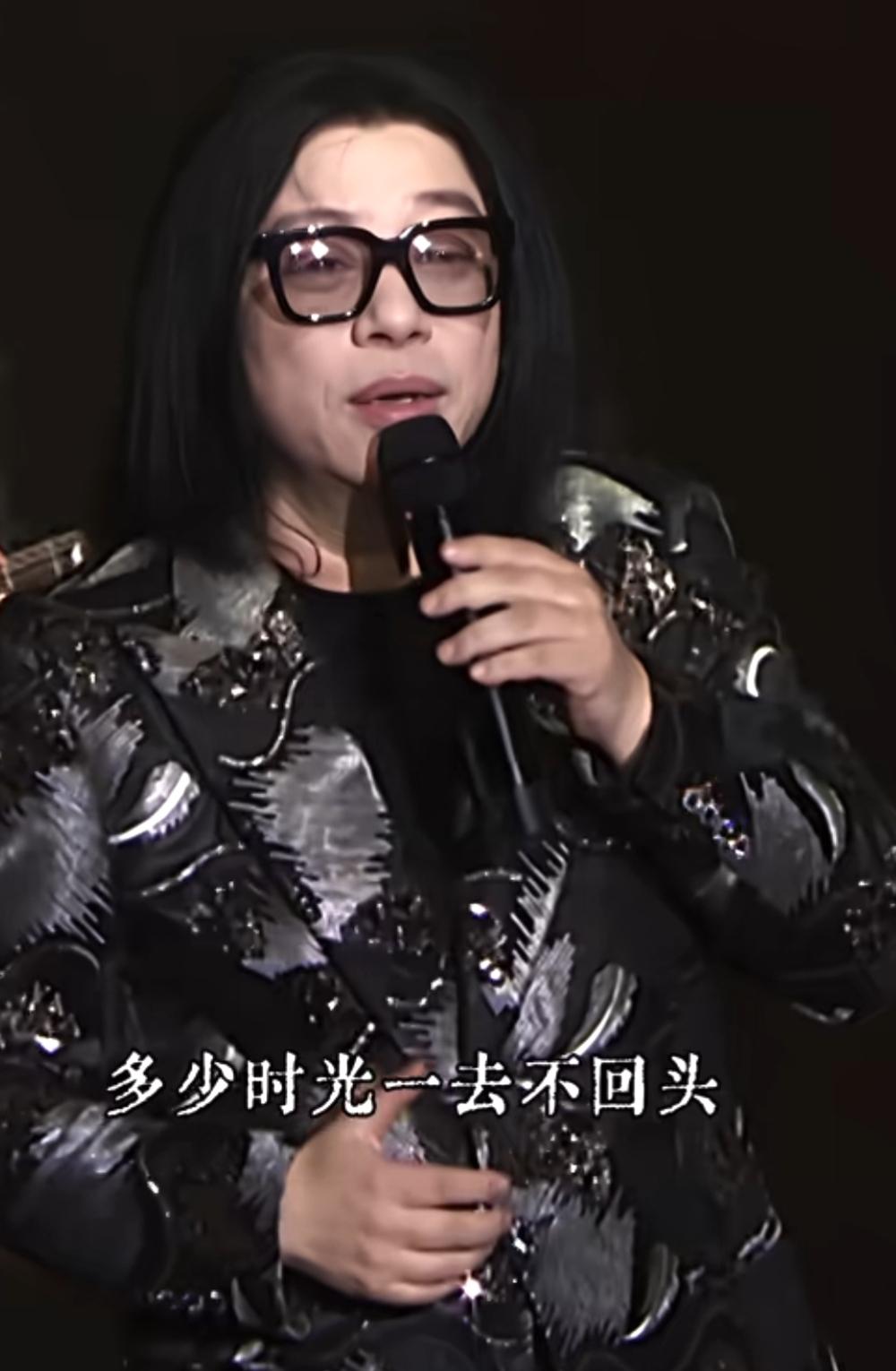 很佩服他音乐🎶我记得甘心情愿是他唱的吧？从小就听，还有很多歌曲都很经典，大家还