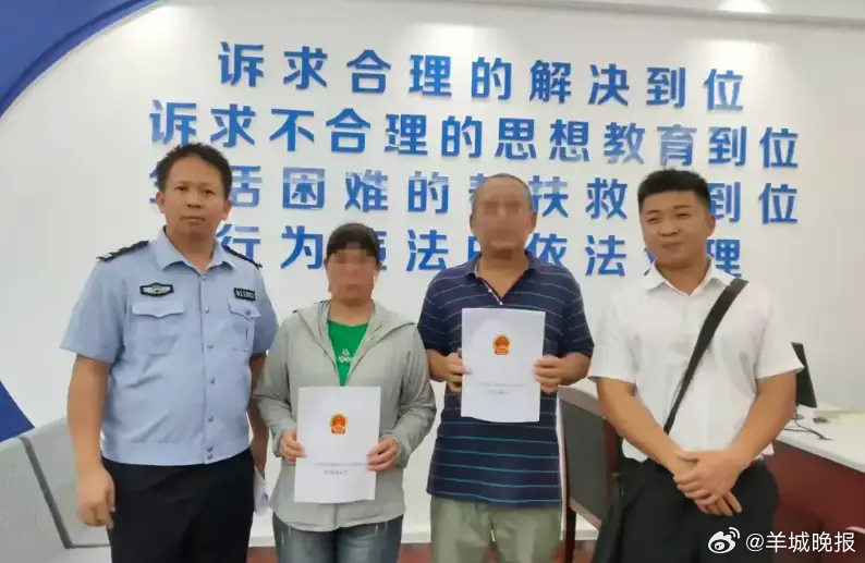 【#媒体评男子疯狂啃老被禁止接触父母#】据媒体报道，近日，海南省海口市琼山区人民