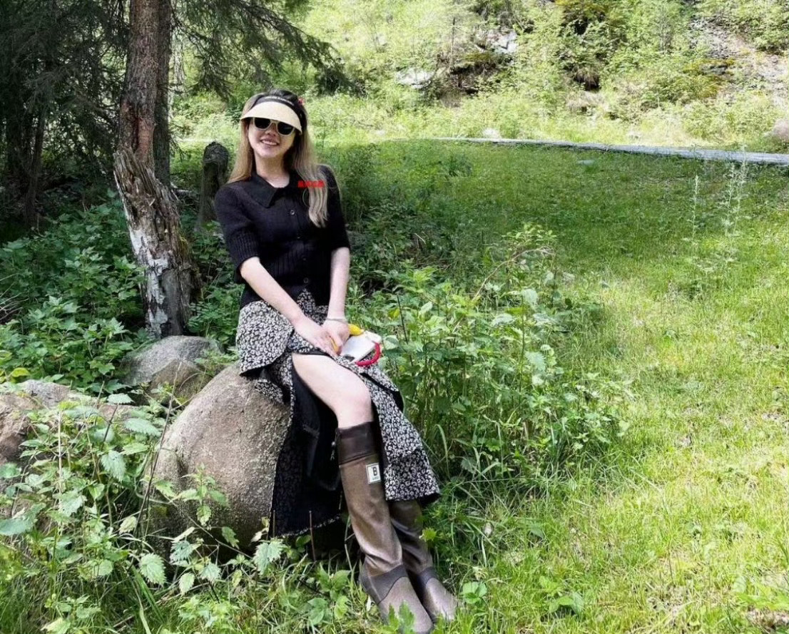 成都征婚【第7522号】00年成都女生，身高162，现居成都，活动策划师，有车有