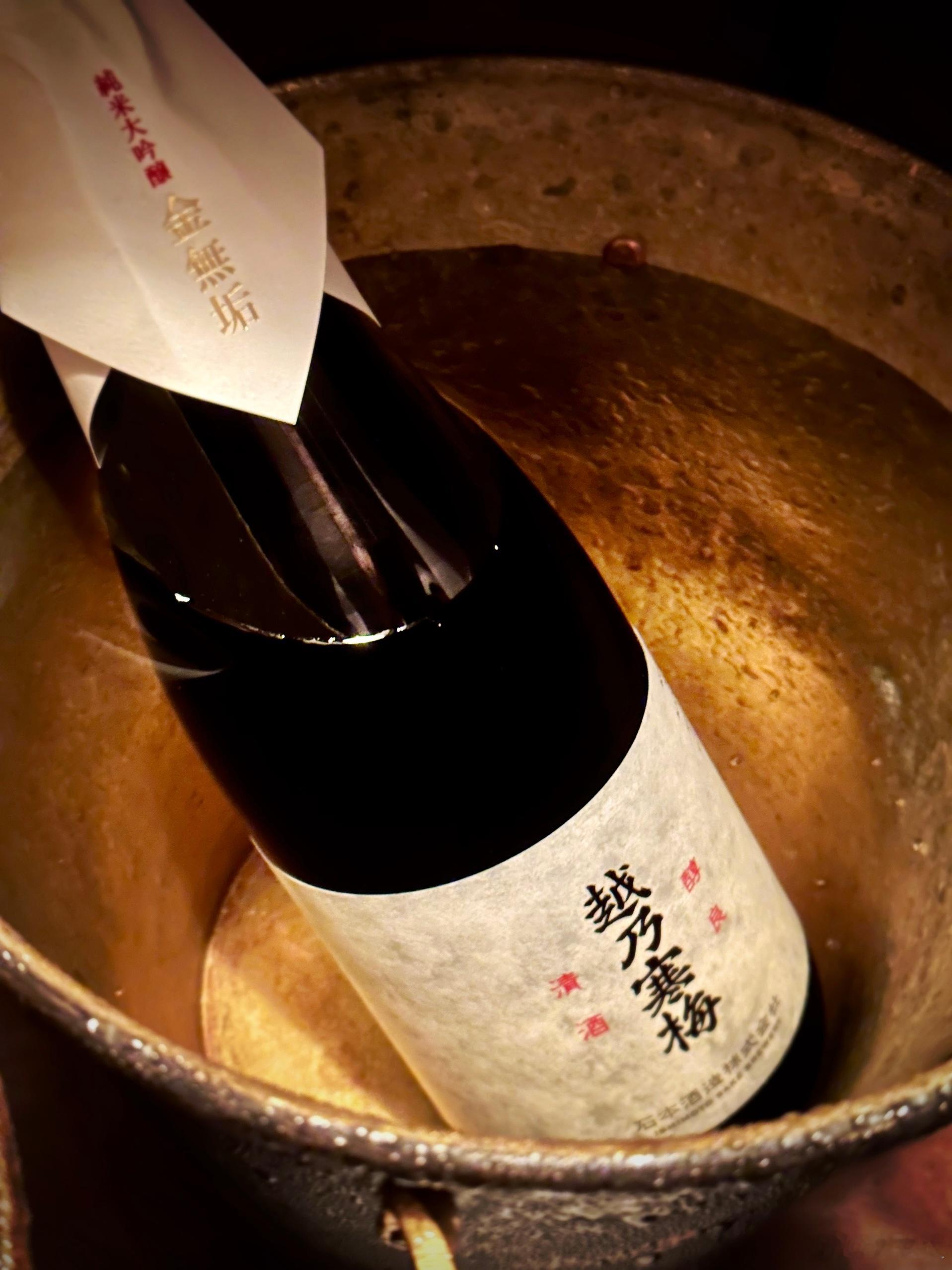 好酒好菜好朋友。🥂居然还都是校友。👫🏻👭被星厨サビス了鲟龙鱼筋，超有面子
