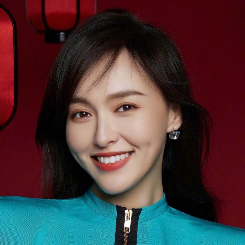 演员，唐嫣说，出演繁华里的汪小姐，怎么能演出她的精气神呢，我找了一个原型，就是我