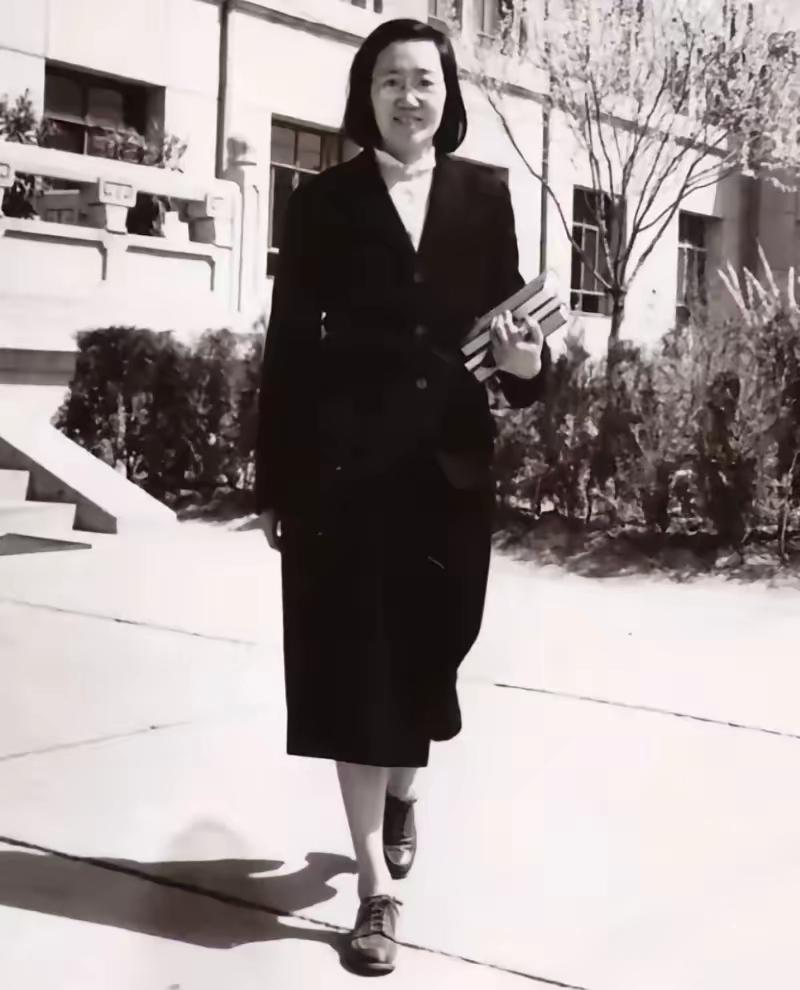 王承书（1912年6月26日-1994年6月18日），中国湖北省武昌市人，中国科