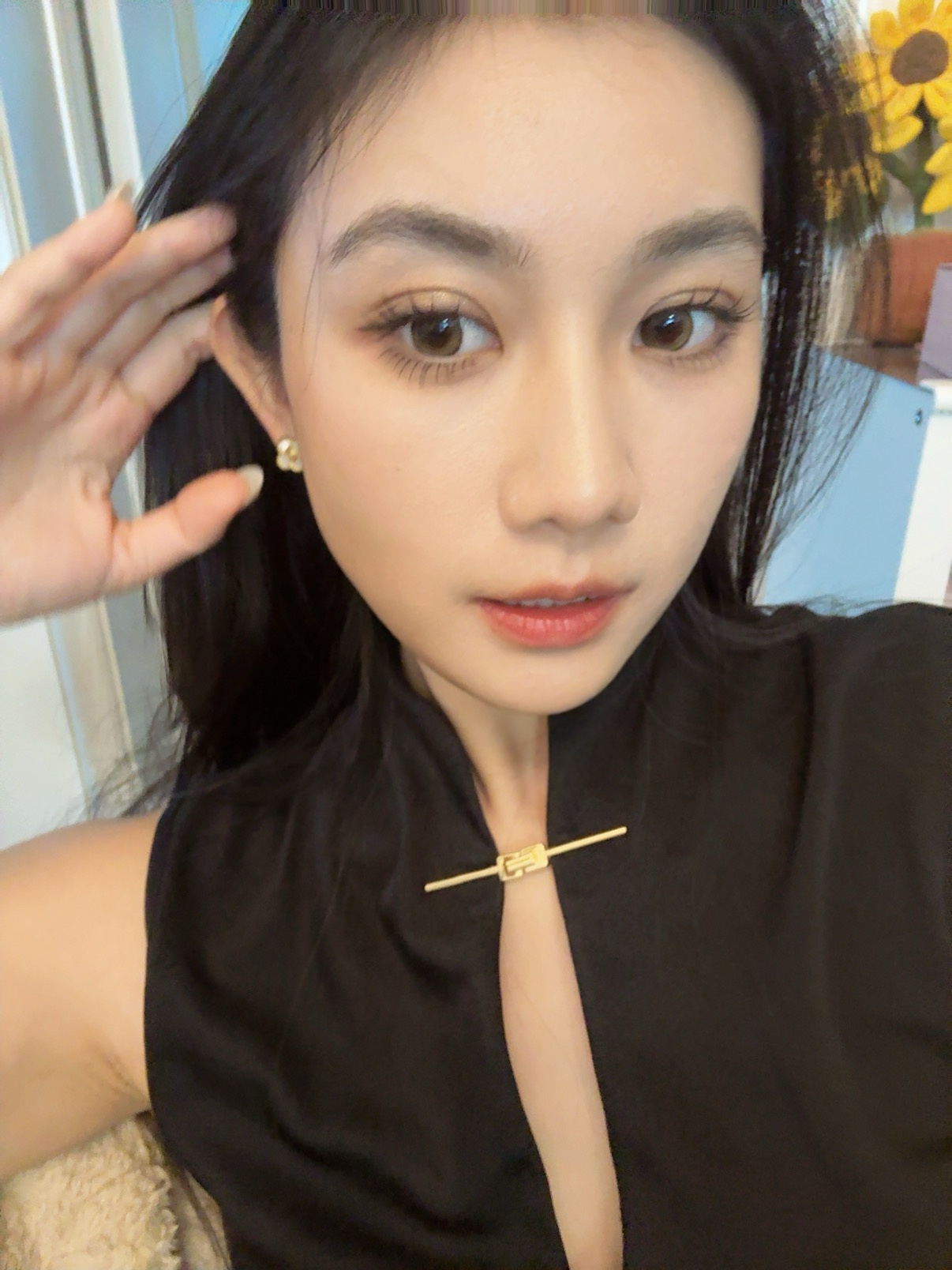 精简出行的五一回家，主打一个单肩包走天下🕶️包里就俩手机、磁吸充电宝、身份证、