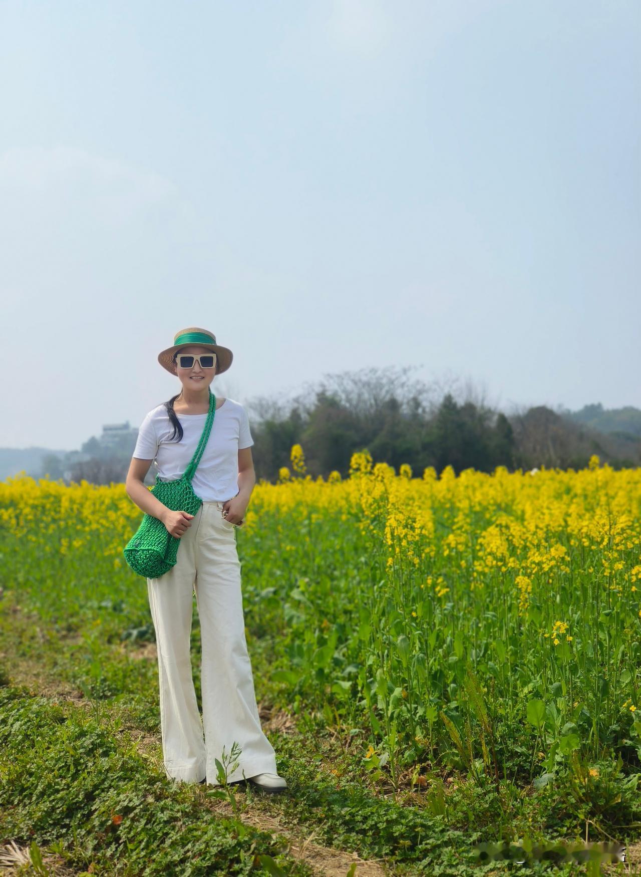 春日限定｜赴一场油菜花（有财花）田里的浪漫约会
春风拂面，花香漫野，属于三月的温