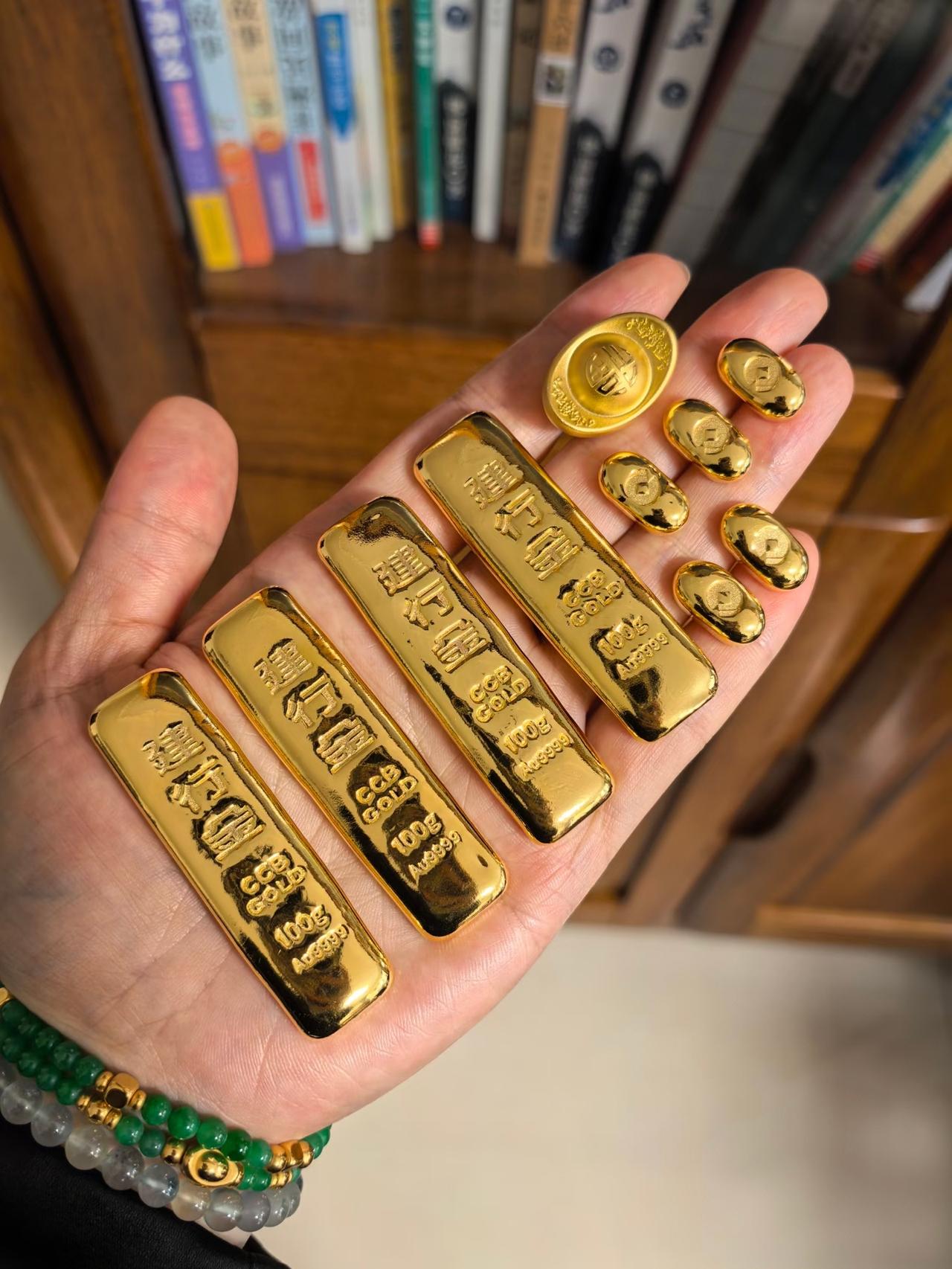 一觉醒来，
黄金圈炸锅了！
金价这波涨势太猛了！前天还在
917，昨天直接冲到9