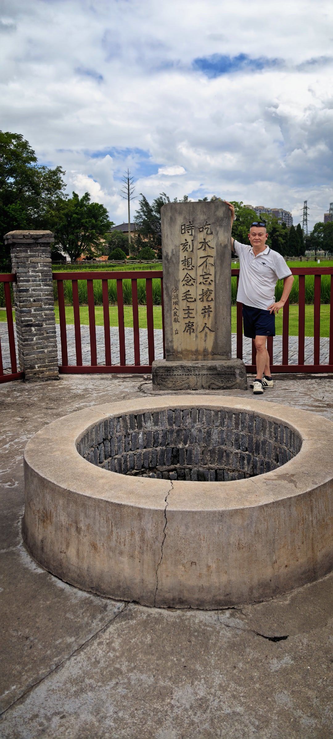 今天短视频全是刀郎的山歌万里，各种夸奖。我今天也到了瑞金旅游。非常奇怪的是没有刷