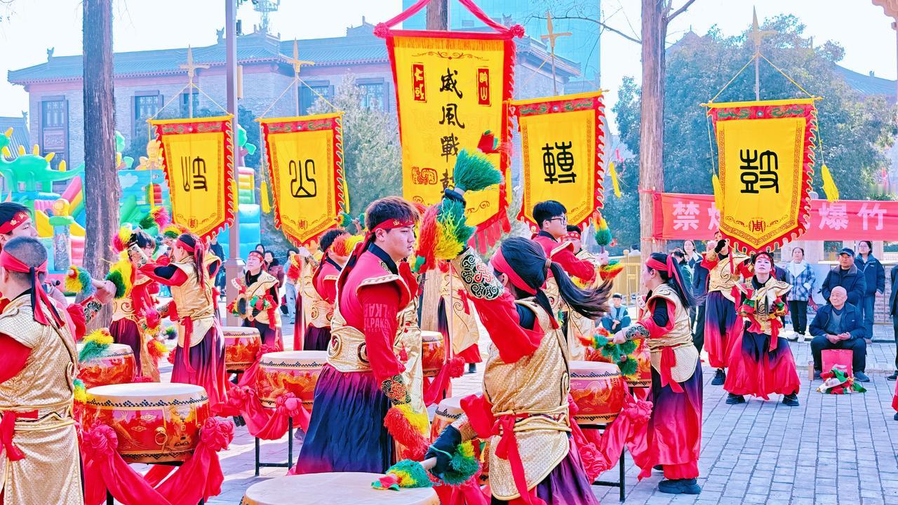 【西府岐山寻非遗赏鼓乐品醋香赴一场穿越千年的新春🏮】在岐山，年味是剪出来的，是