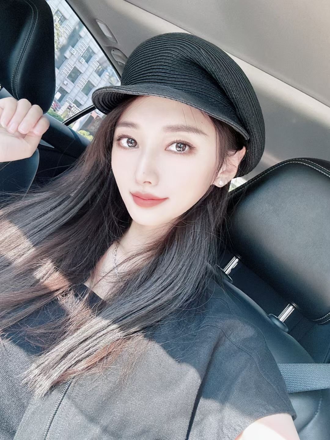 𝙇𝙞𝙫𝙚 𝙃𝙚𝙖𝙧𝙩 ♡︎   ⧙  超喜欢我今天的这个帽子?