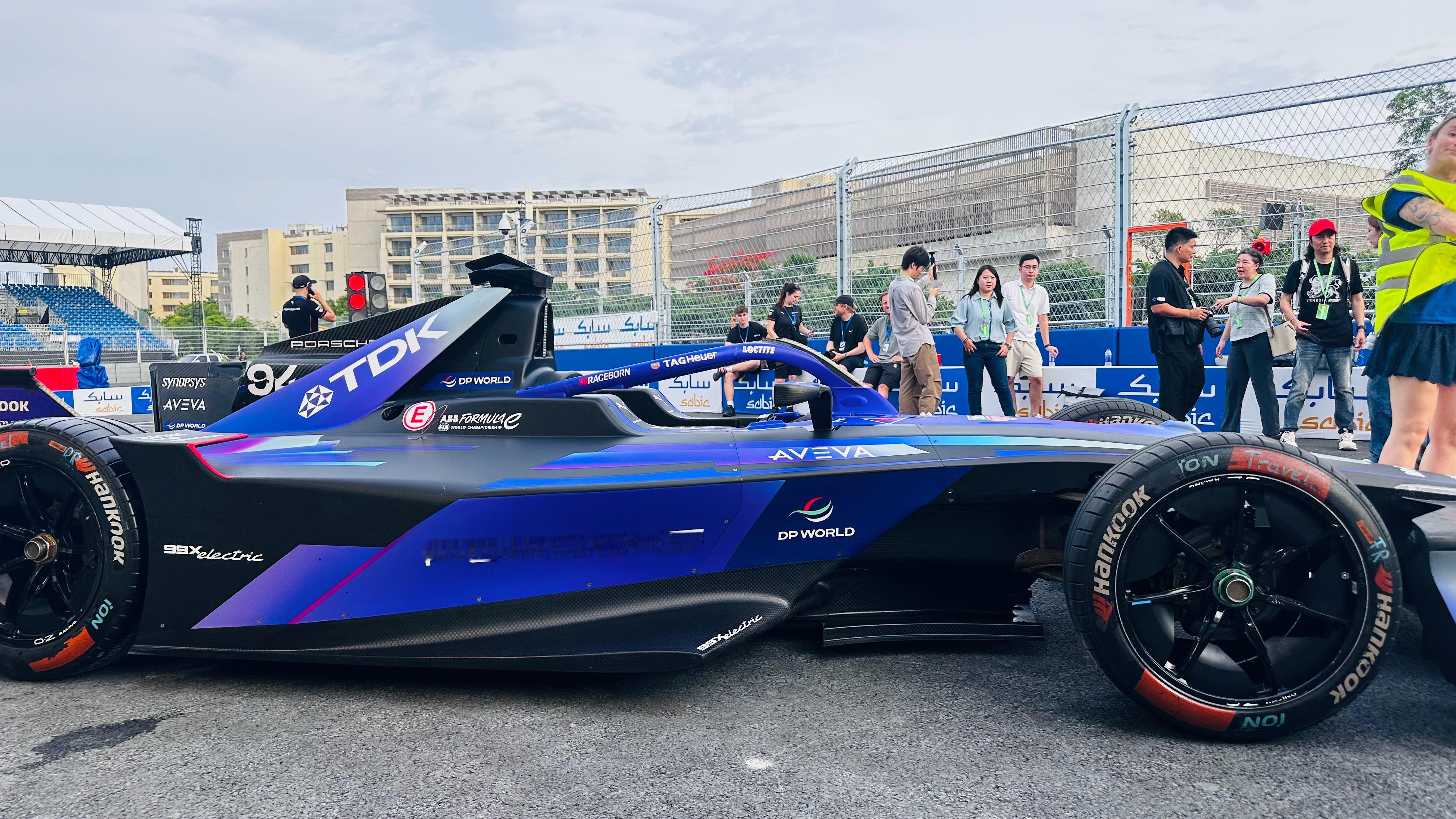 近距离的看到了 Porsche 99X Gen3 Evo以前看书上的内容一瞬间全