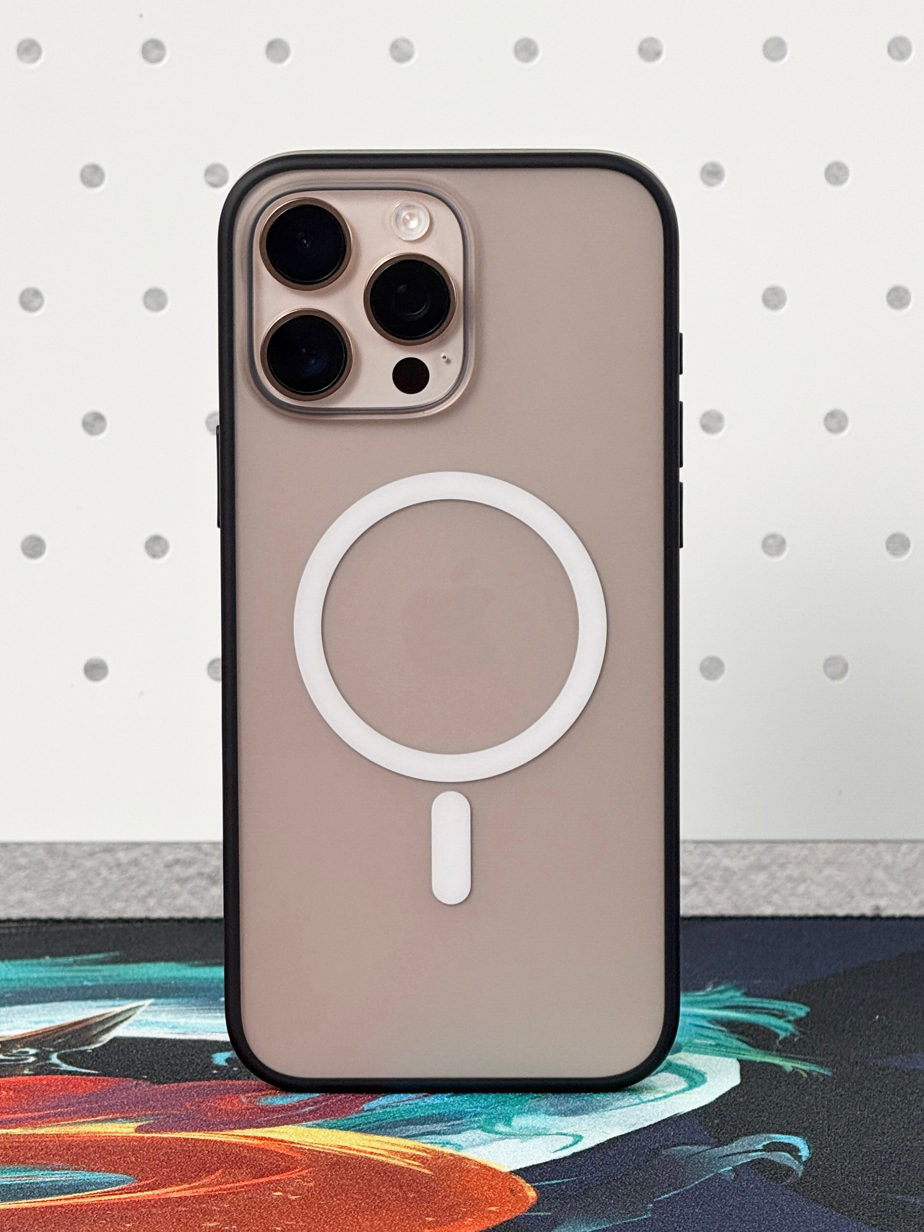 朋友们，iPhone 16ProMax 013 废键壳碳黑磁吸上货了，钛灰磁吸得