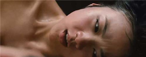 汤唯在国内的“消失”，成了华语电影圈最残酷的讽刺。
当我们在讨论哪位85花还在古