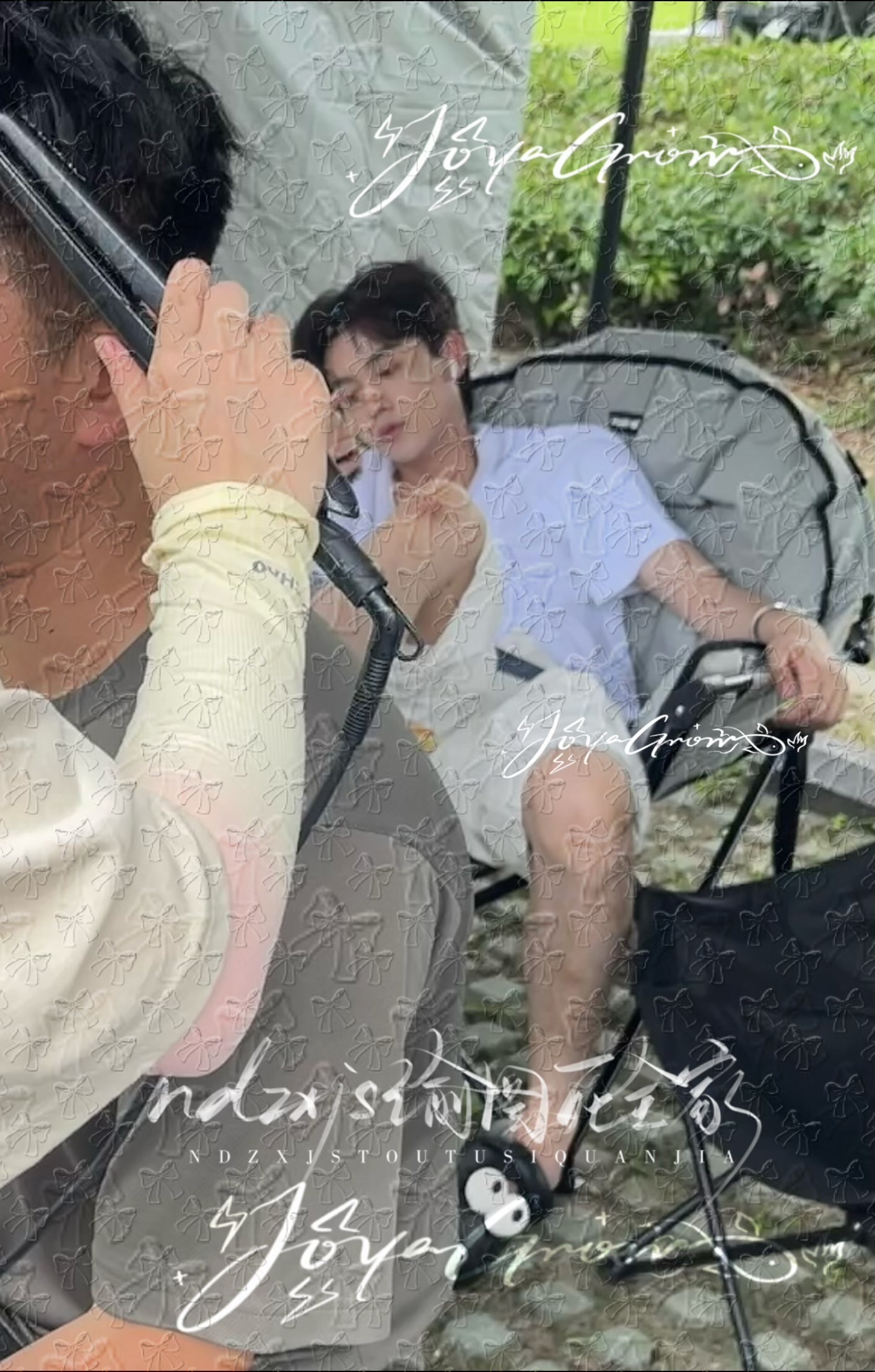 咳咳咳咳，老爸，你的膝盖好明显