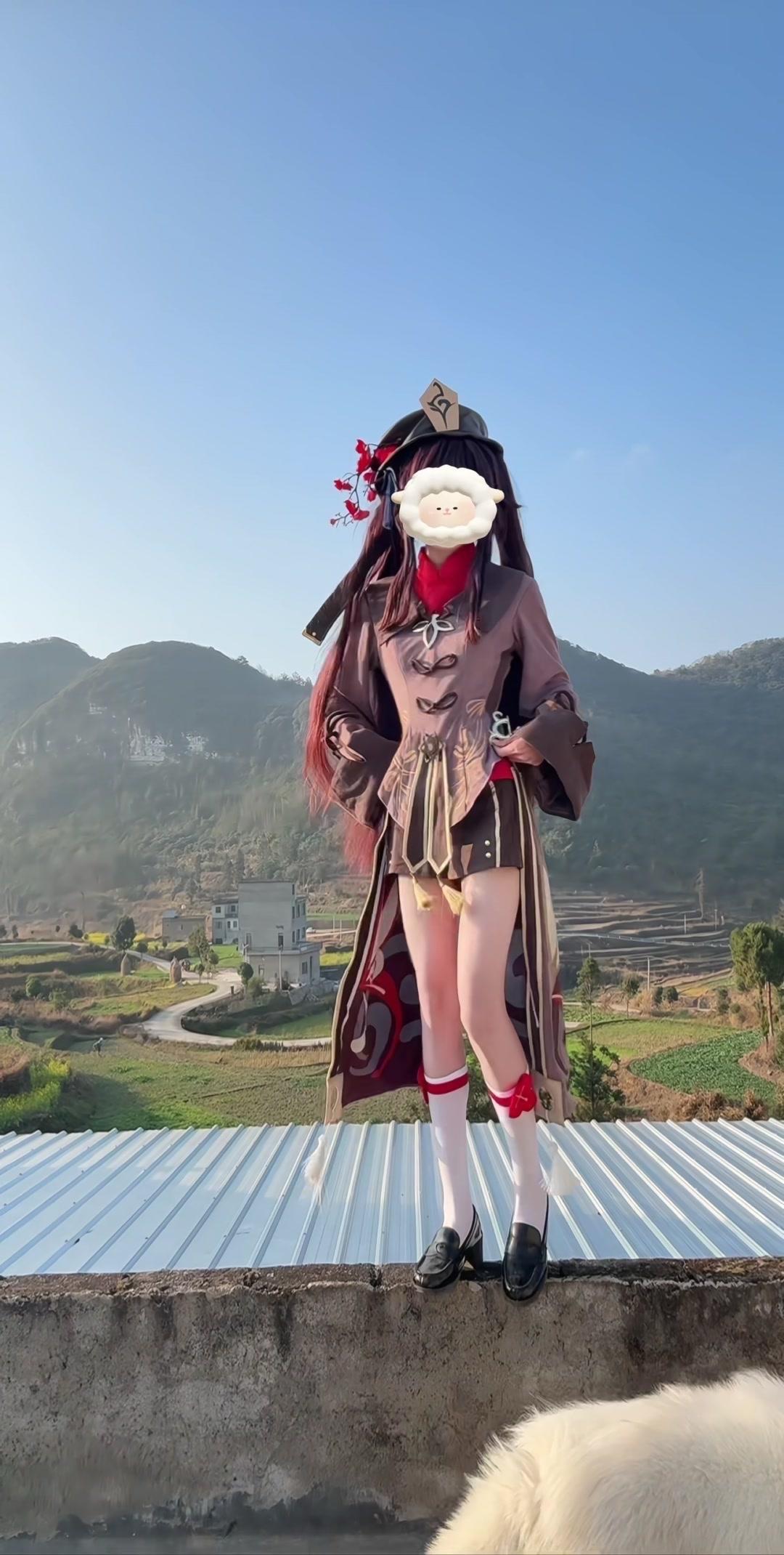 胡桃超A高难度动作，OOC已致歉！🎭这身往生堂胡堂主的cos服太绝了！武器伞一