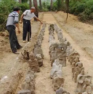 “这里有阴兵把守！”2010年，湖南一农民进山砍柴时，看到了诡异景象，专家赶来后