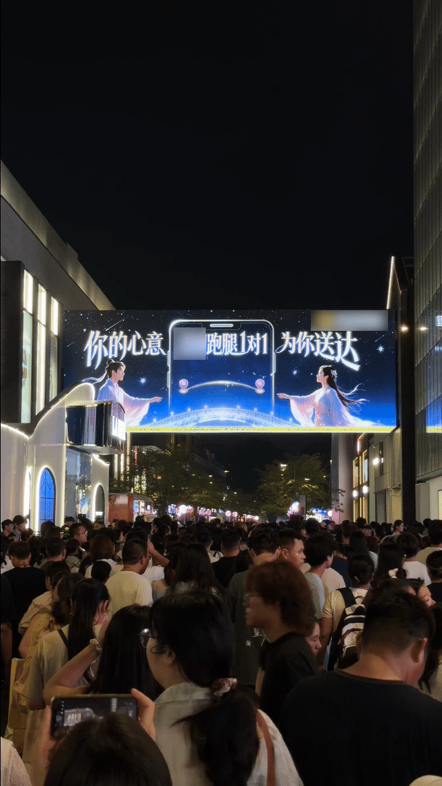 去杭州西湖打卡现代人的鹊桥这座坐落于西湖的现代人鹊桥，承接千年情爱底蕴，无数游客