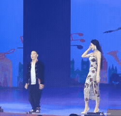 这个多少有点整蛊😜小姐姐的感觉了街头整蛊美女 恋爱整蛊 整蛊大姐姐 整蛊路人小