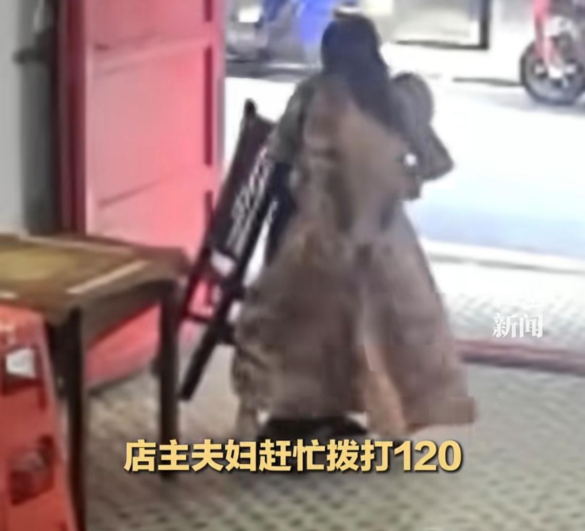 湖南衡阳一位六旬老人，路过一家牌馆时觉得身体不舒服，就进去坐了坐。结果坐下没多久