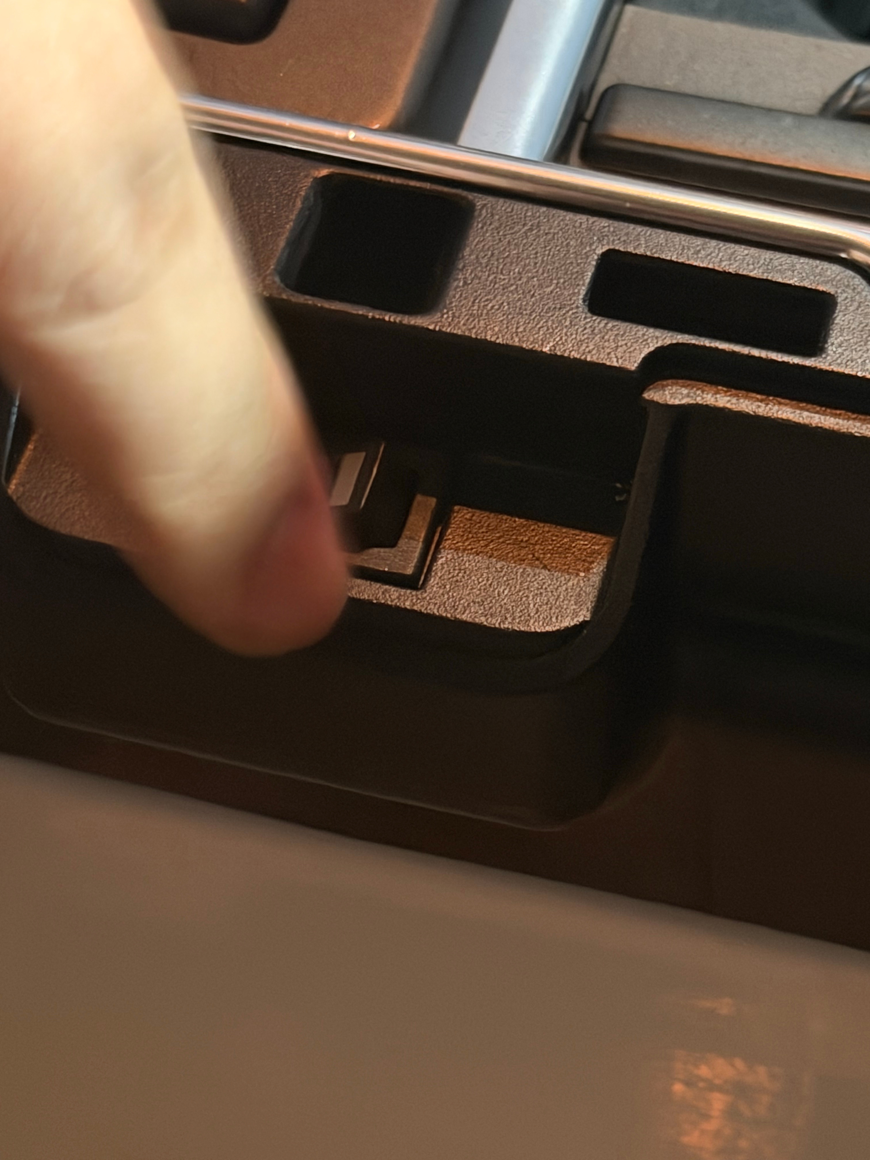 15年前的车，就有冰箱了你敢信？有人能知道哪个车吗？具体型号大v聊车