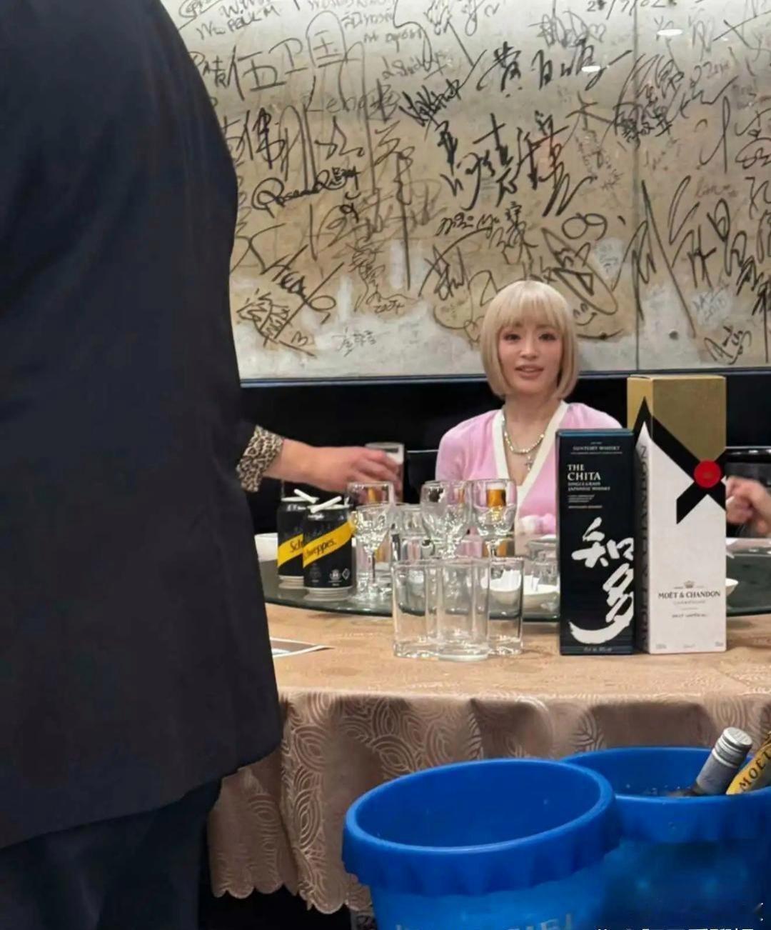 吃个饭，你⁠‍猜我⁠碰‏‍﻿见‌谁了？ ​​​