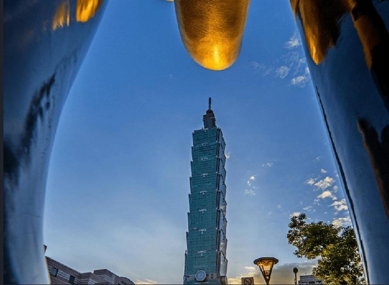 台湾台北市地标101大楼购物中心今日（25日）上午惊传坠楼命案。一名就读当地大学