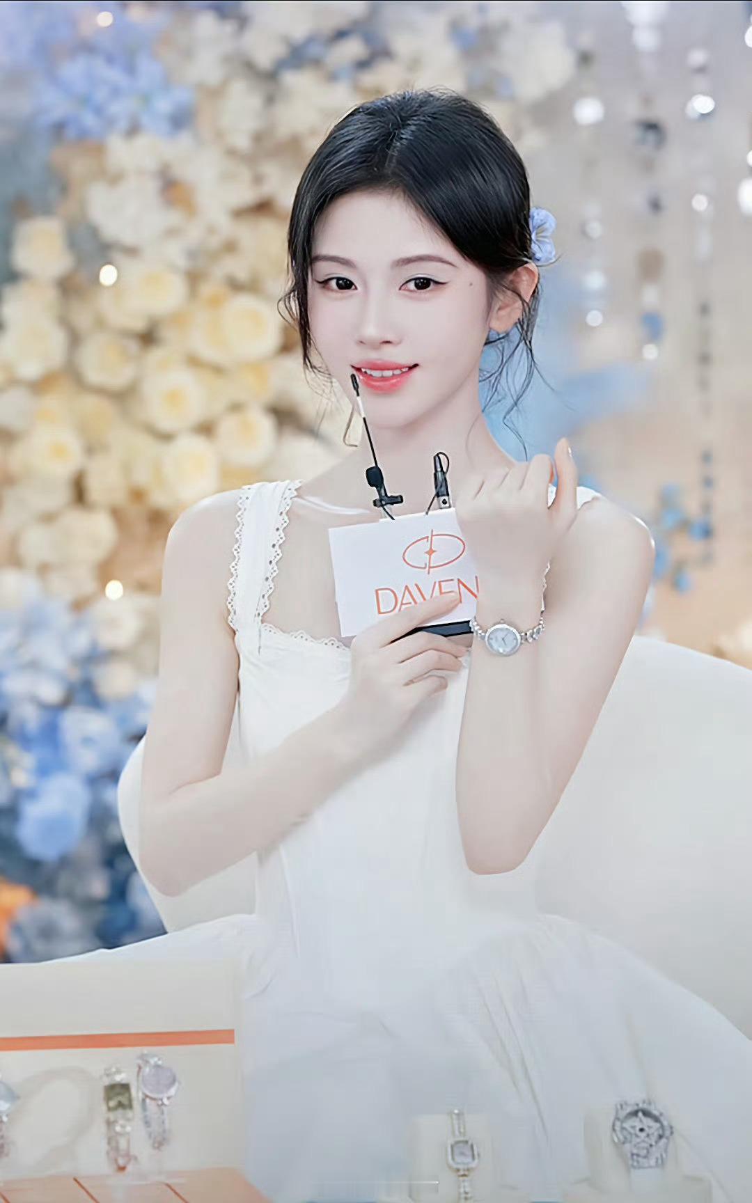 鞠婧祎今晚直播状态，宛若小仙女诶。[送花花] 鞠婧祎直播 ​​​