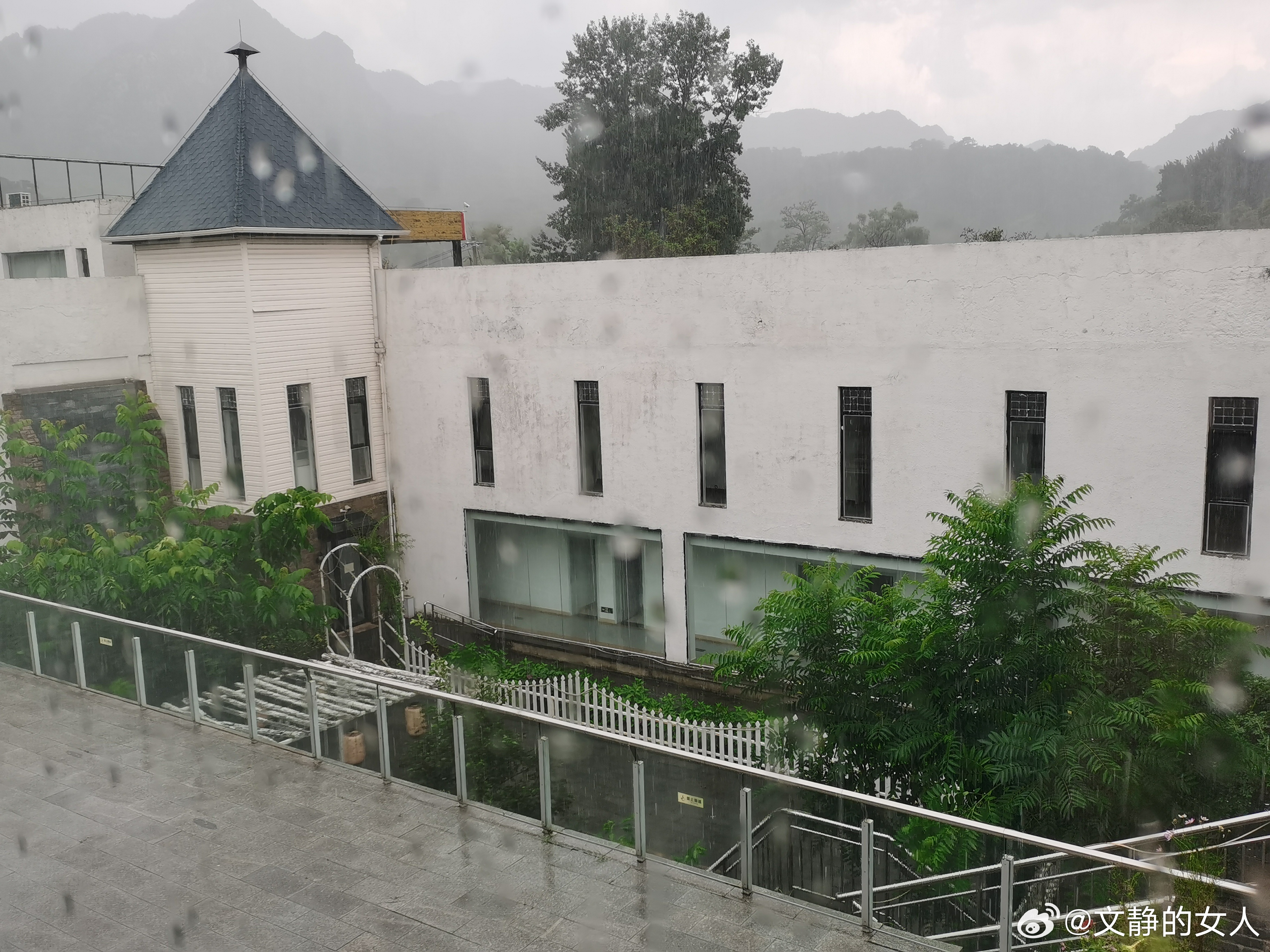 生活手记 外面下雨了！立秋第一场雨！还很大！凉爽！☔️☔️☔️ 北京