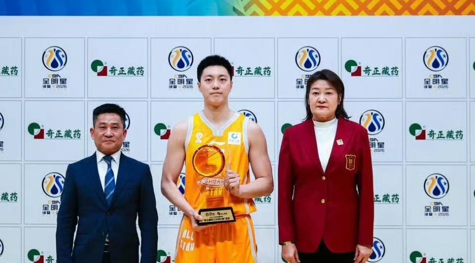 有球迷称徐杰和胡明轩在全明星状态这么好投篮也准，为什么进不去国家队，问这种问题的