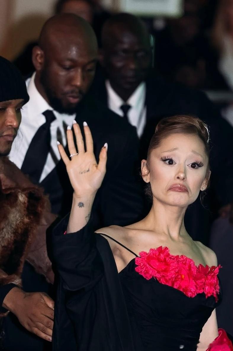 A妹表情包ariana grande 今日，“A妹”爱莉安娜·格兰德（Arian