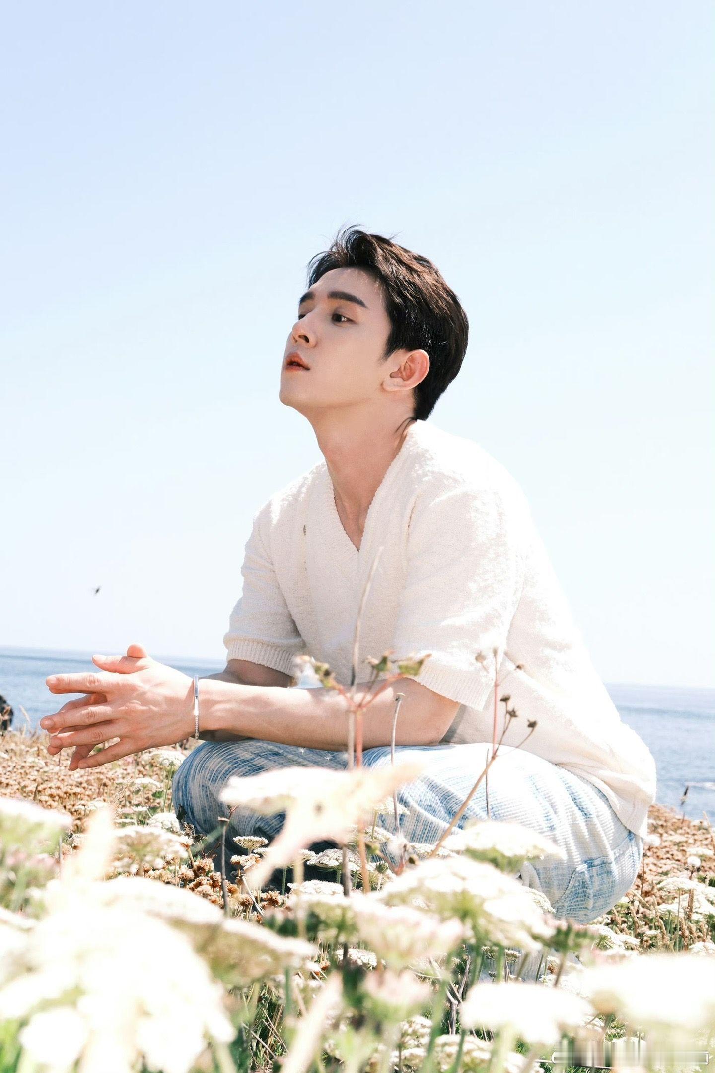 李佳琦误闯天家李佳琦综艺名场面走红，旁听尚雯婕英法双语无缝面试全程失语。从强装镇