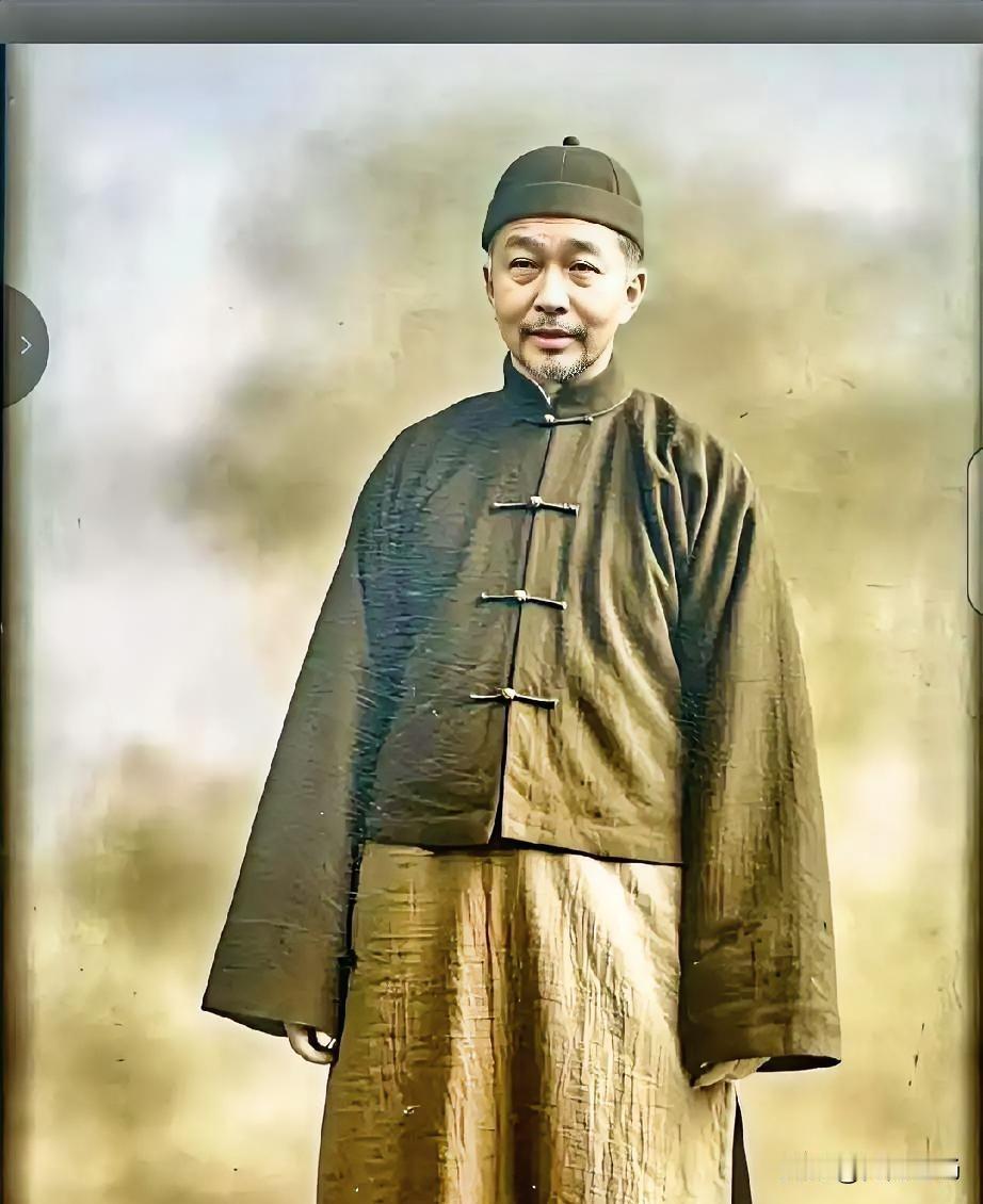刷到一组沈巍老师的AI民国照，直接给我看呆！青布长衫，戴上一个黑色帽子，往那一站