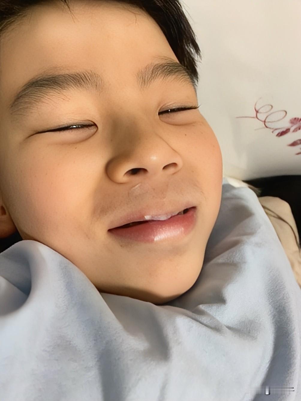孩子睡觉张嘴呼吸，从网上看到了闭口矫正贴，看到网友评价还不错，也买来试试。

结