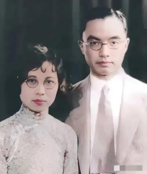 1929年，前妻去世不久，朱自清就对齐白石的徒弟陈竹隐一见钟情，陈竹隐不愿意给他