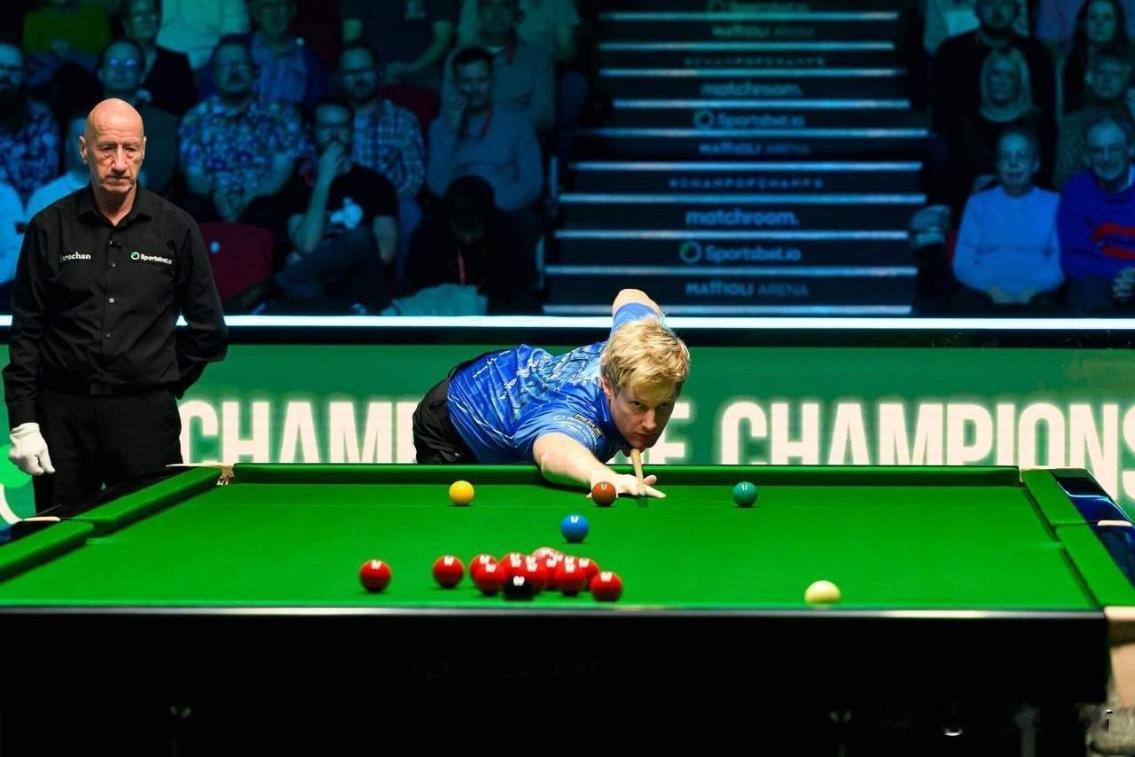 斯诺克冠中冠第四小组的比赛结束，率先进行的两场半决赛，中国球员肖国栋在3-2手握