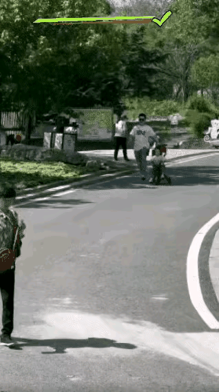 我敢打赌！能对孩子这样做的父母，不是亲爹后妈，便是亲妈后爹，绝对不可能是亲妈亲爹