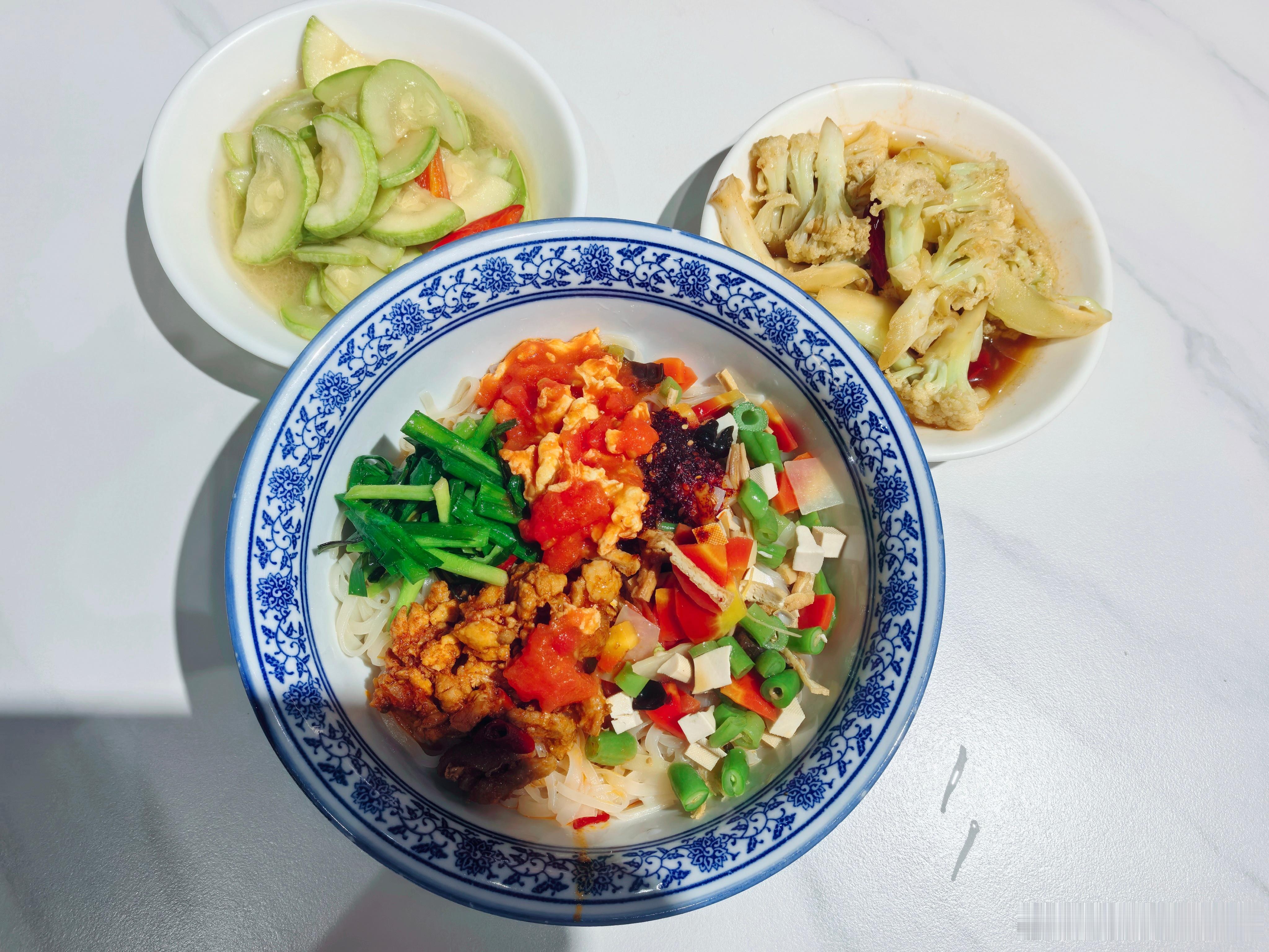 今日午餐 湿地公园逛了一早上才结束，路过来这里吃一碗干拌臊子面再回家。家常口味吃