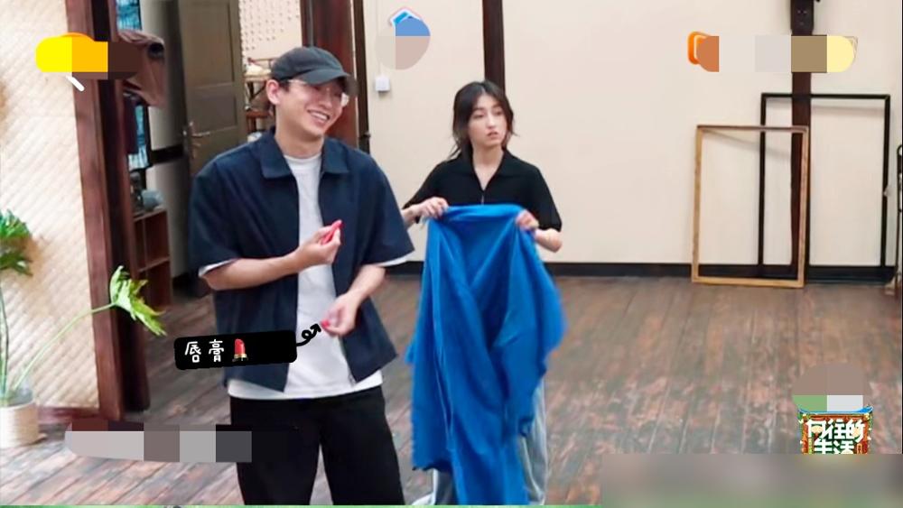 《逐玉》这波真火炸了！
开播6天国内热度破万进荣誉殿堂，海外15国陆剧搜索登顶，