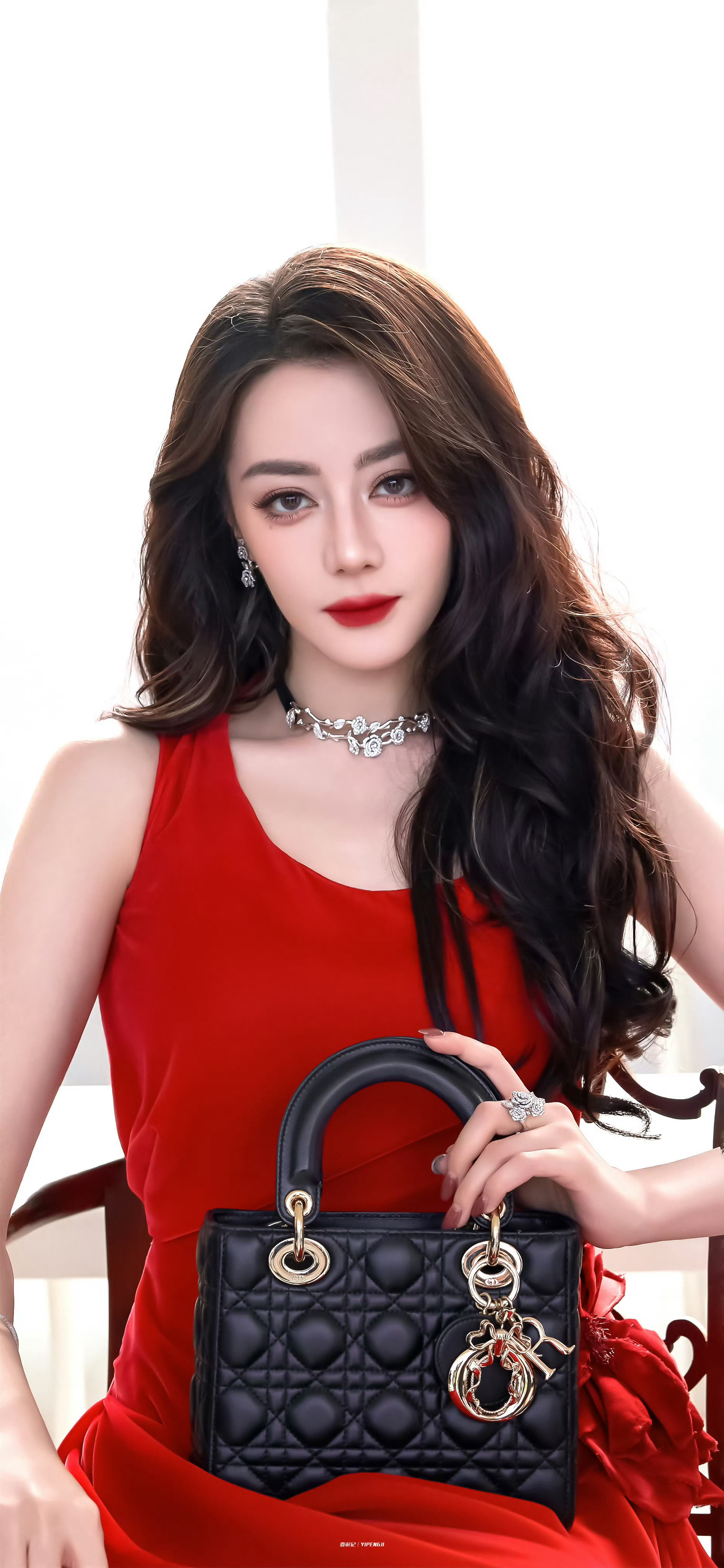 迪丽热巴Dior首图此女就是这样争气，看秀又美美吸粉啦[哇] ​​​