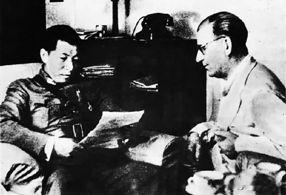 1936年12月14日（西安事变后第三天），蒋介石的澳大利亚籍顾问端纳（Will