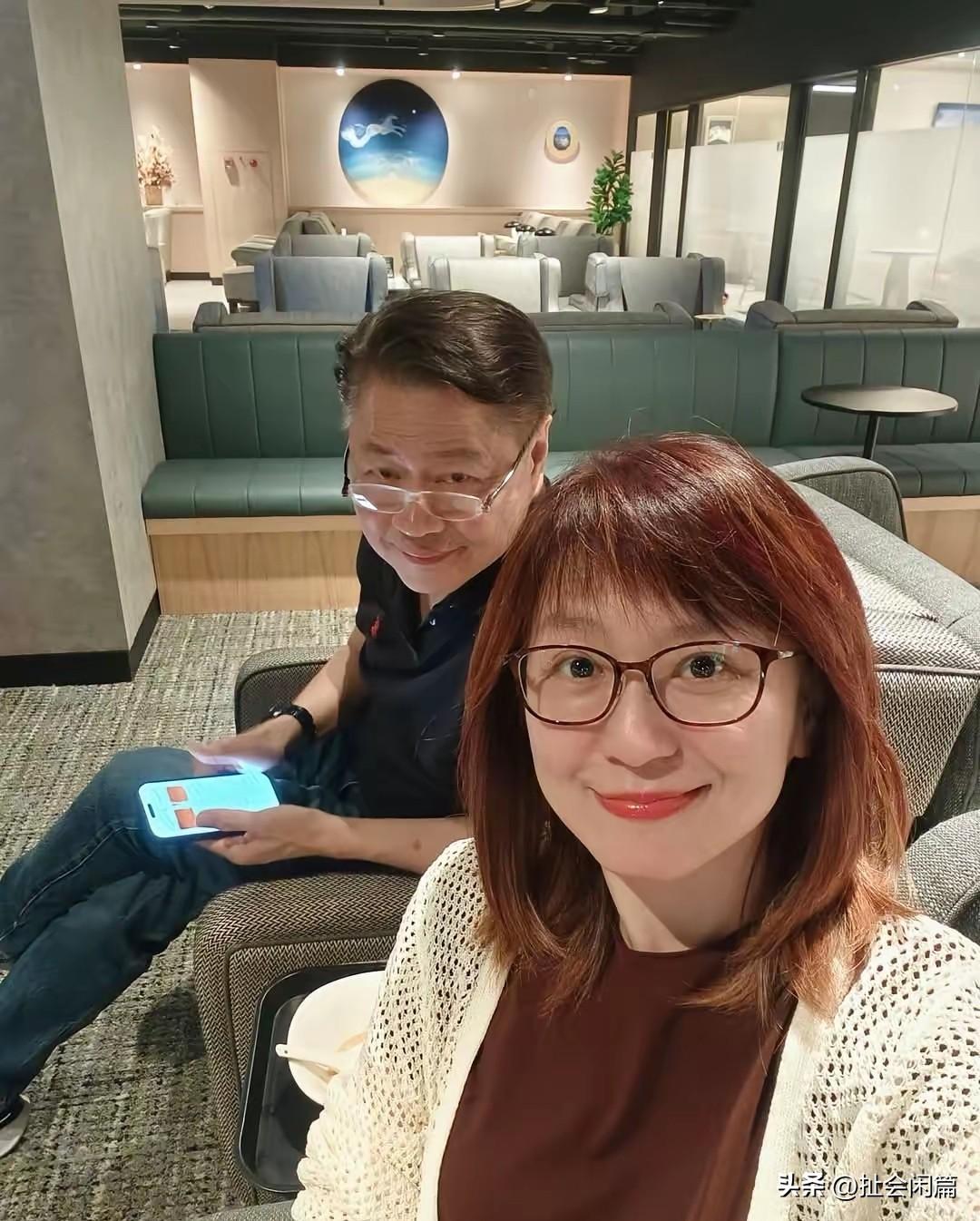 周玉琴与赖岳谦这一对相差12岁的夫妻，也太甜了吧。

两个人结婚三年多，可以说形