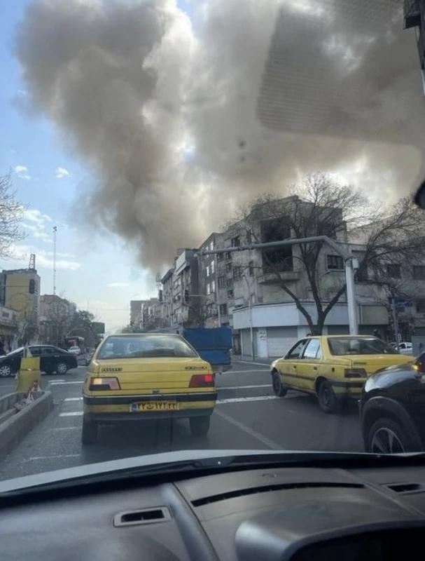 3月1日，据社交网站报道，昨天，伊朗首都德黑兰遭到美以空袭打击，打了伊朗一个措手