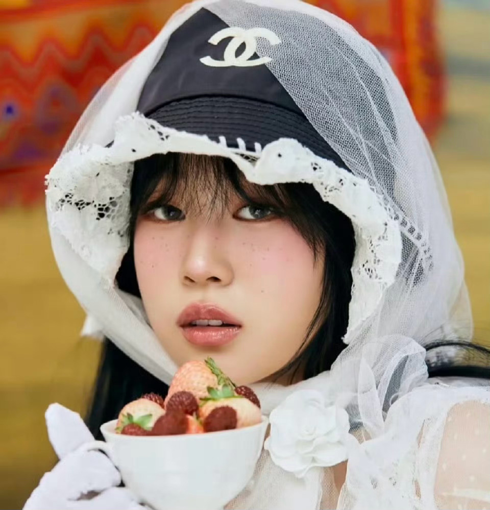 还别说，两人有点像啊？[允悲][允悲][允悲]小沈阳女儿希望像前辈Jennie一