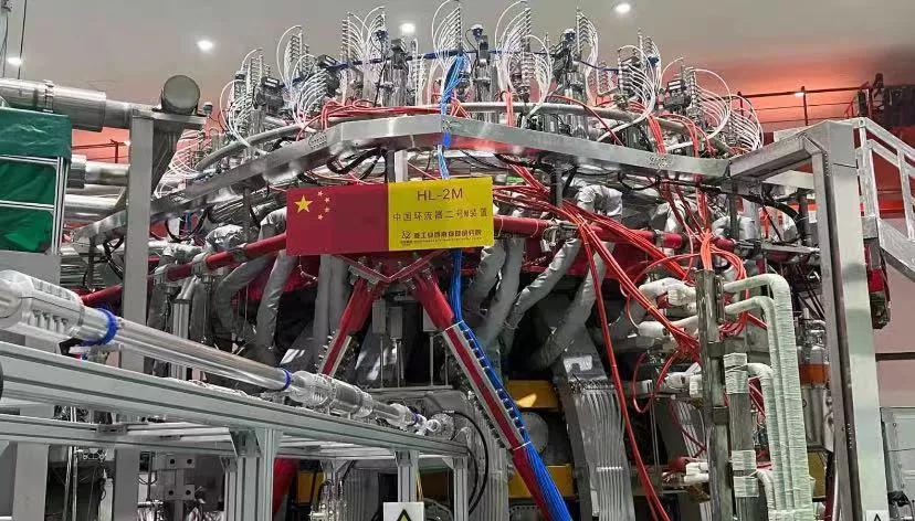 很庆幸先进科技掌握在文明国家手中
8月25日下午，新一代人造太阳“中国环流三号”