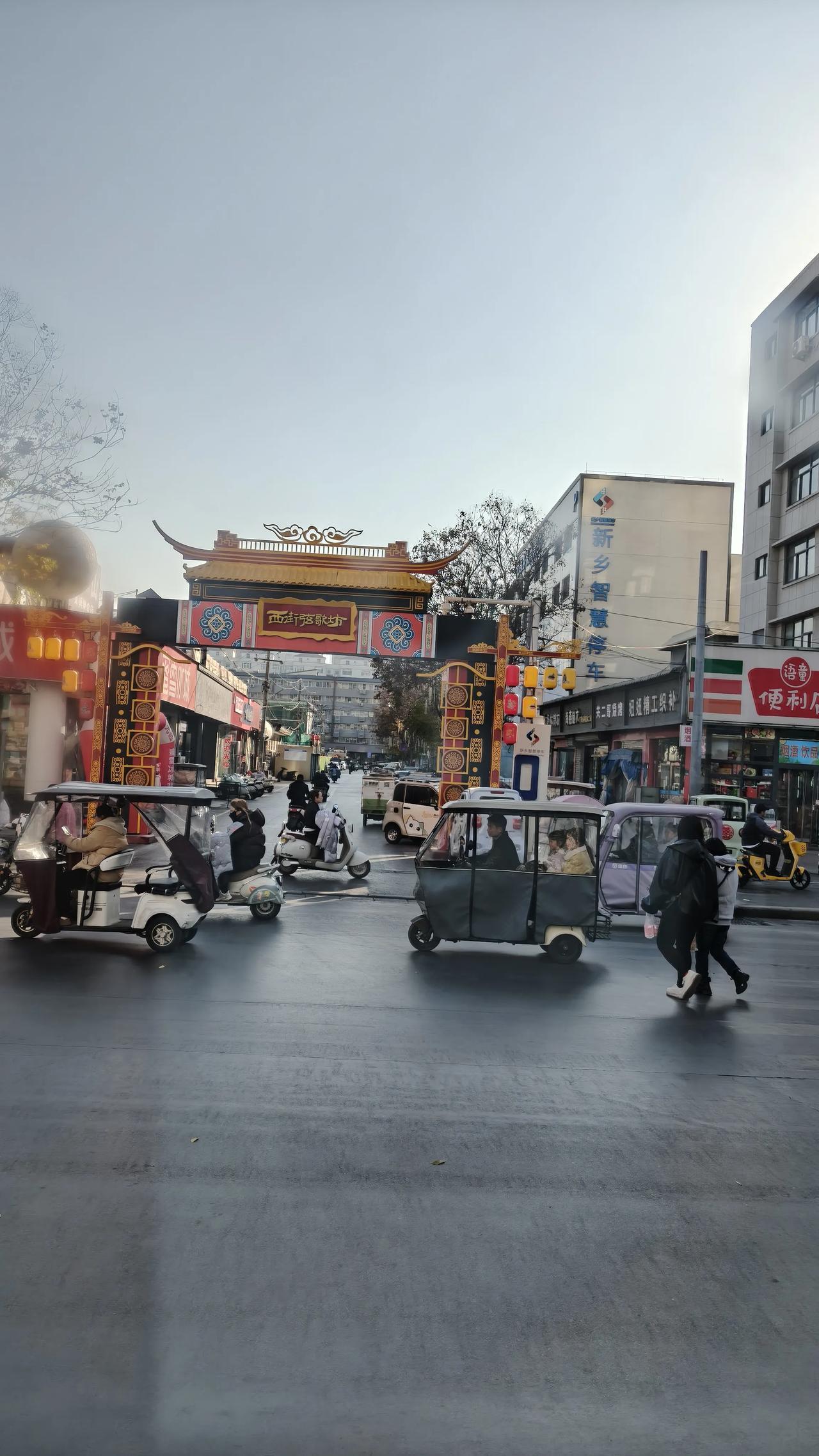 这里夜市好热闹