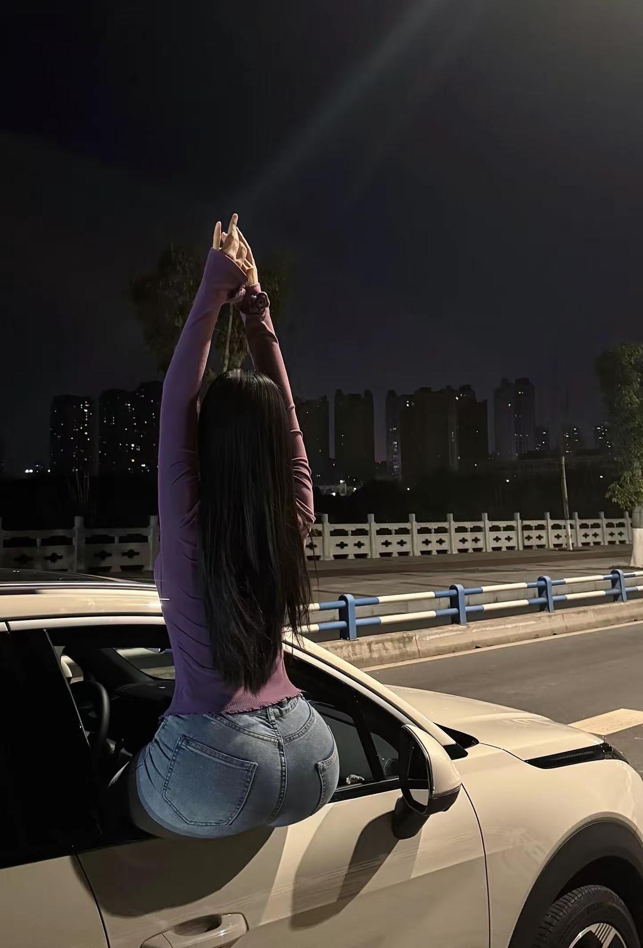 水瓶座♒️ 2月15日至2月21日运势
情人节所在的这一周，你的爱情生活或许会迈