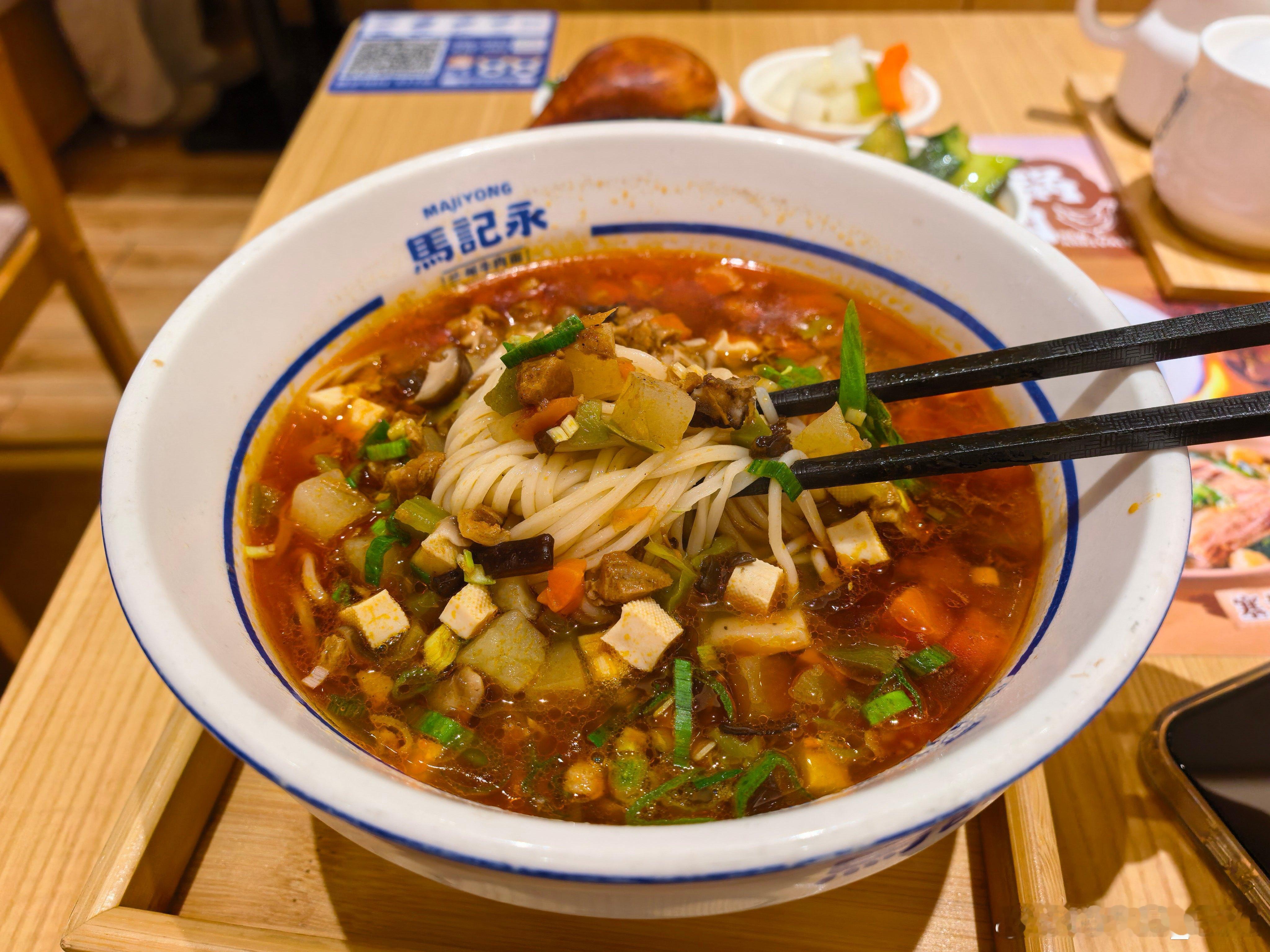 有没有和我一样，一到冬天就馋面条的？举个爪