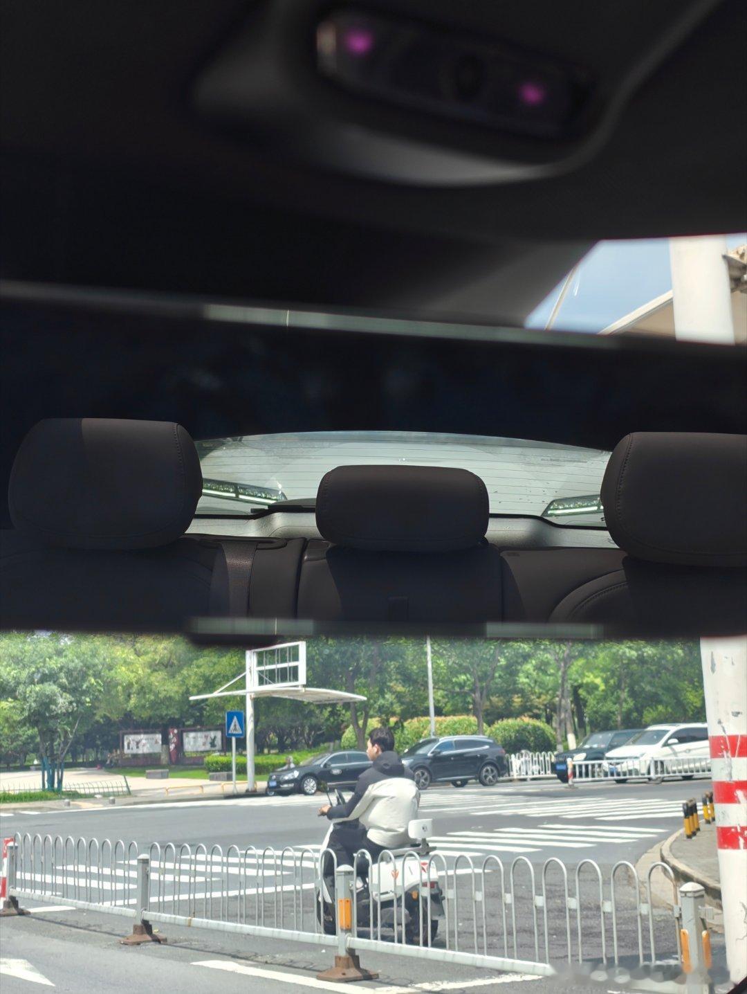 我翻了行车记录仪才发现 原来在图一这个路口大哥已经出现了我一路上都以为是 ES8