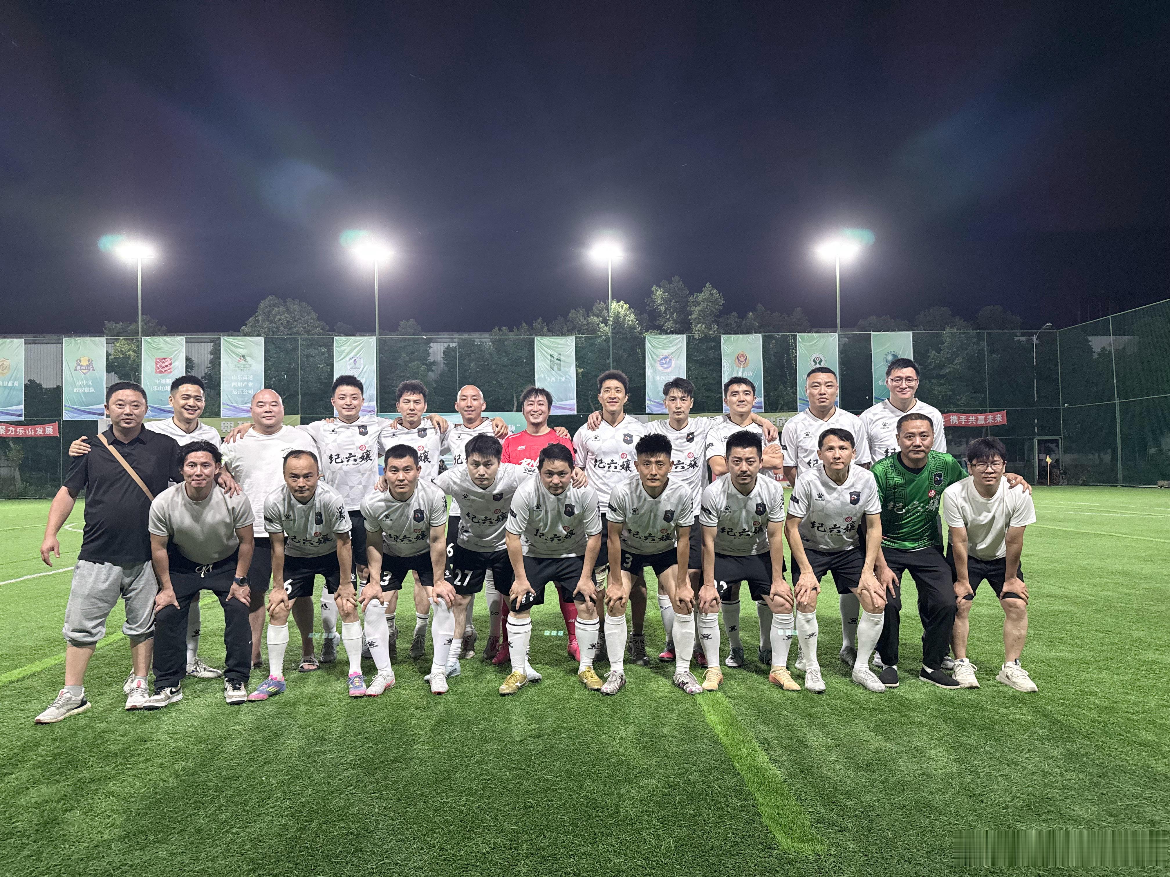一堆破事儿，还是踢球单纯 